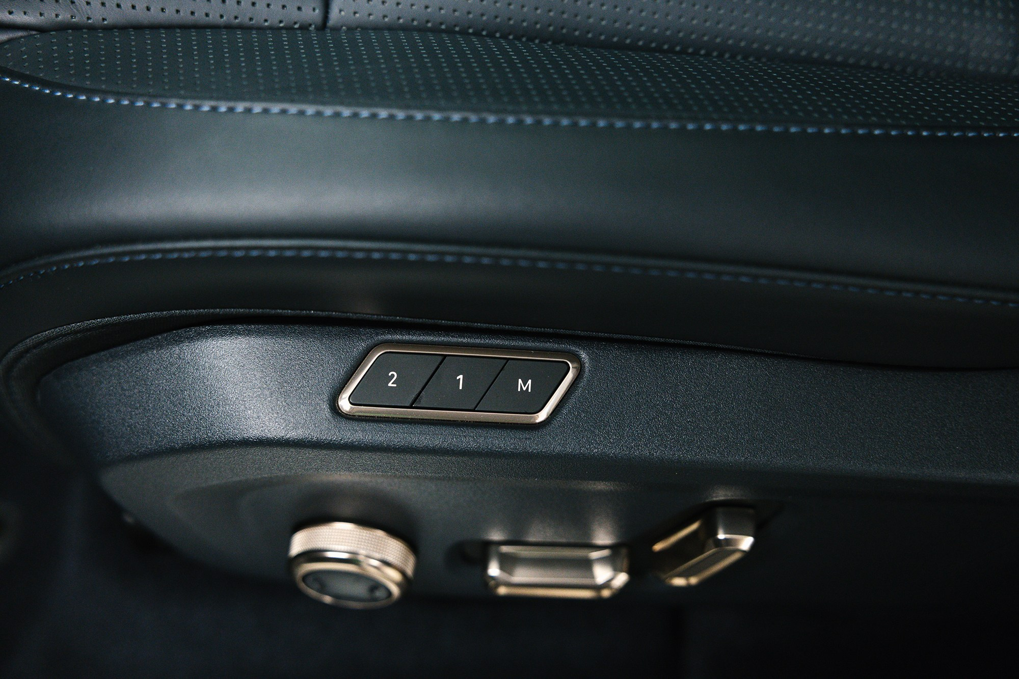 Lynk & Co 900 Ultra 2,0hyb 4WD AT (734 л. с.). Автосалон «Х-Авто»