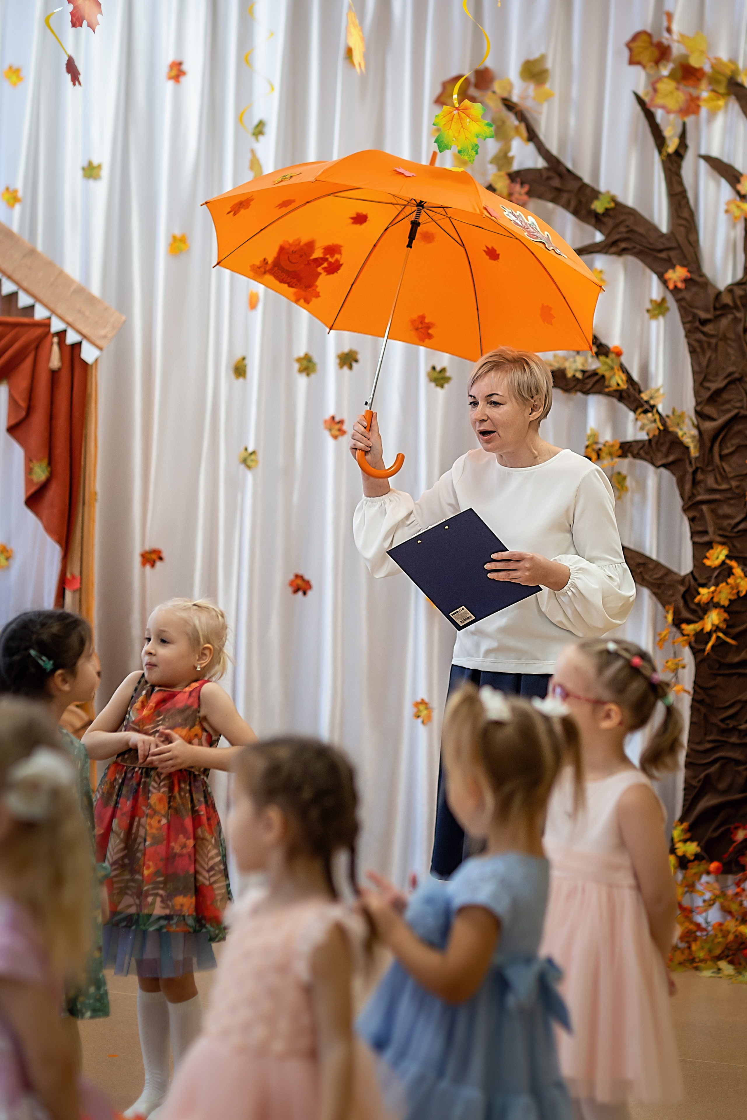 Волшебный зонтик осени_2023 год. Семейный фотограф в Санкт-Петербурге