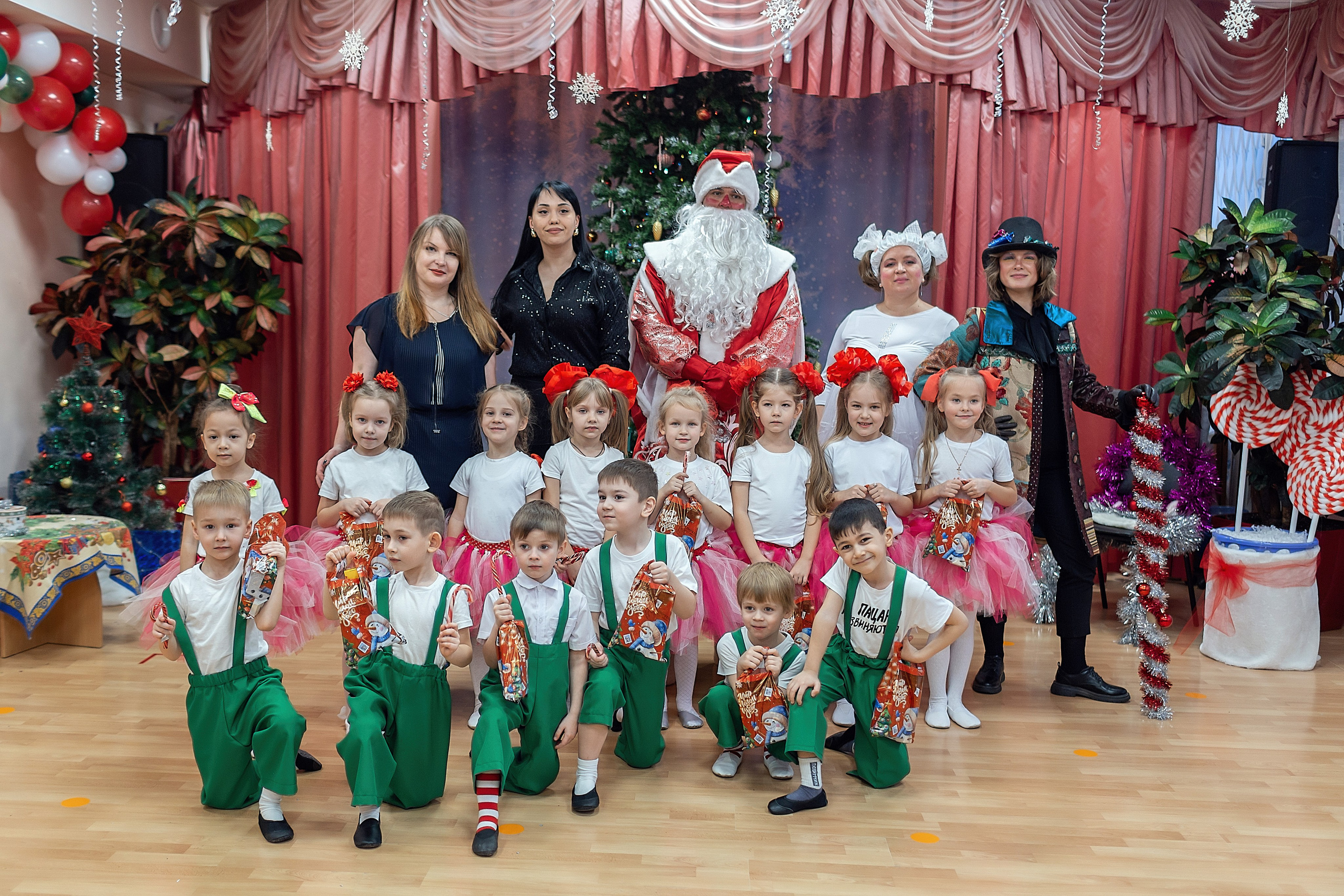 Утренник_"Карамельная фабрика» 2024. Семейный фотограф в Санкт-Петербурге