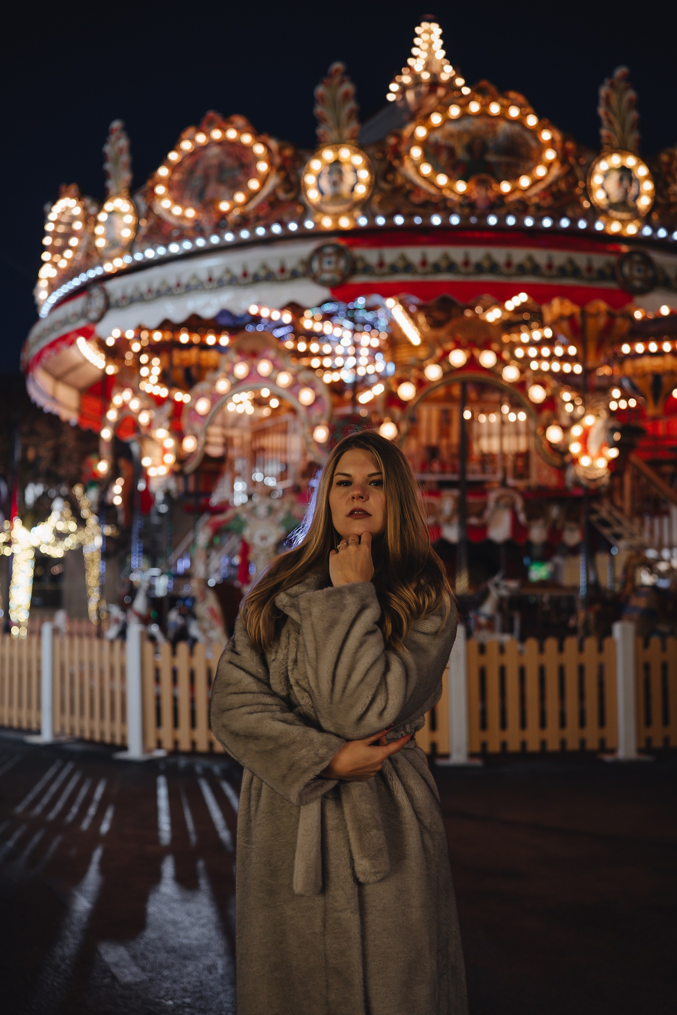 ПРОГУЛКА НА МАНЕЖНОЙ ПЛОЩАДИ ДЛЯ ДЕВУШКИ ПЕРЕД НОВЫМ ГОДОМ (НОВОГОДНЯЯ ФОТОСЕССИИЯ НА МАНЕЖНОЙ ПЛОЩАДИ). Профессиональный фотограф, Санкт-Петербург — Виктория Богомолова