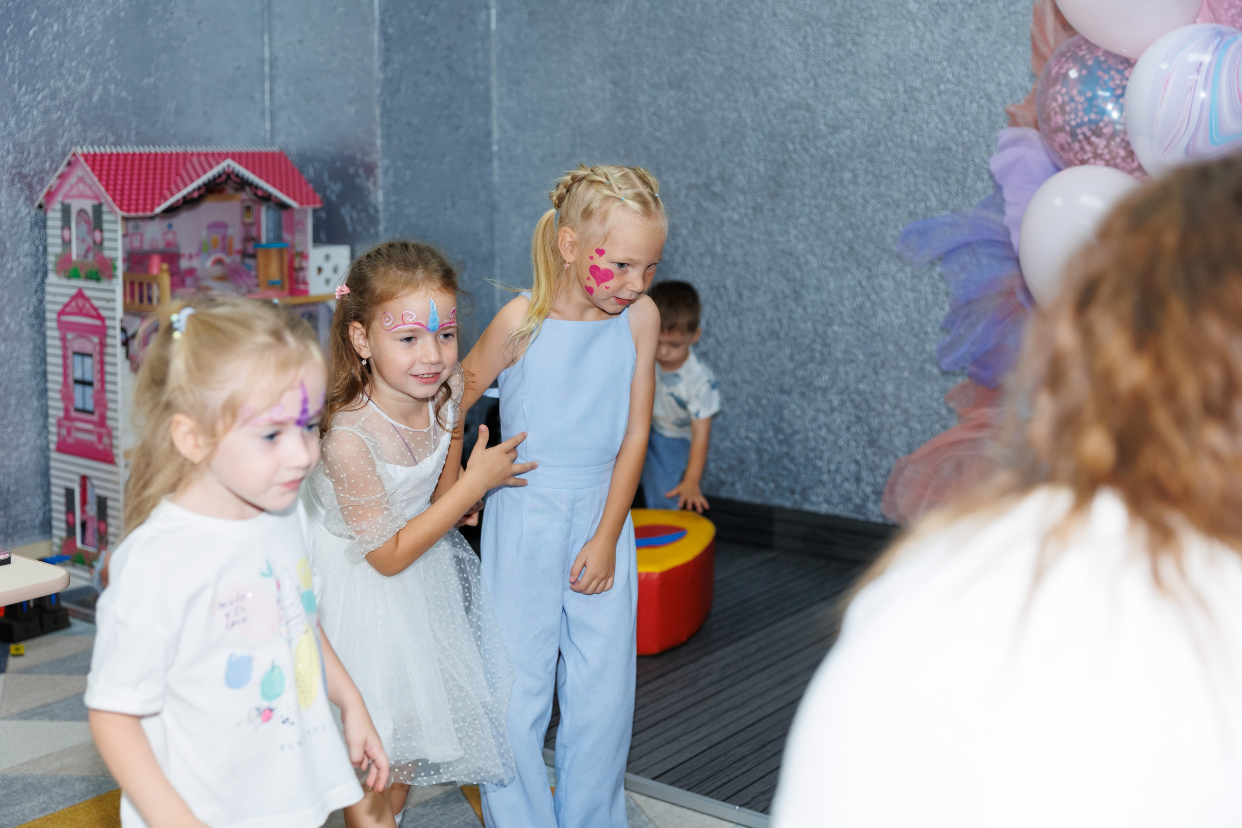 Детский лофт Алиса в стране чудес. Женский фотограф в Новосибирске Наталья Гресь