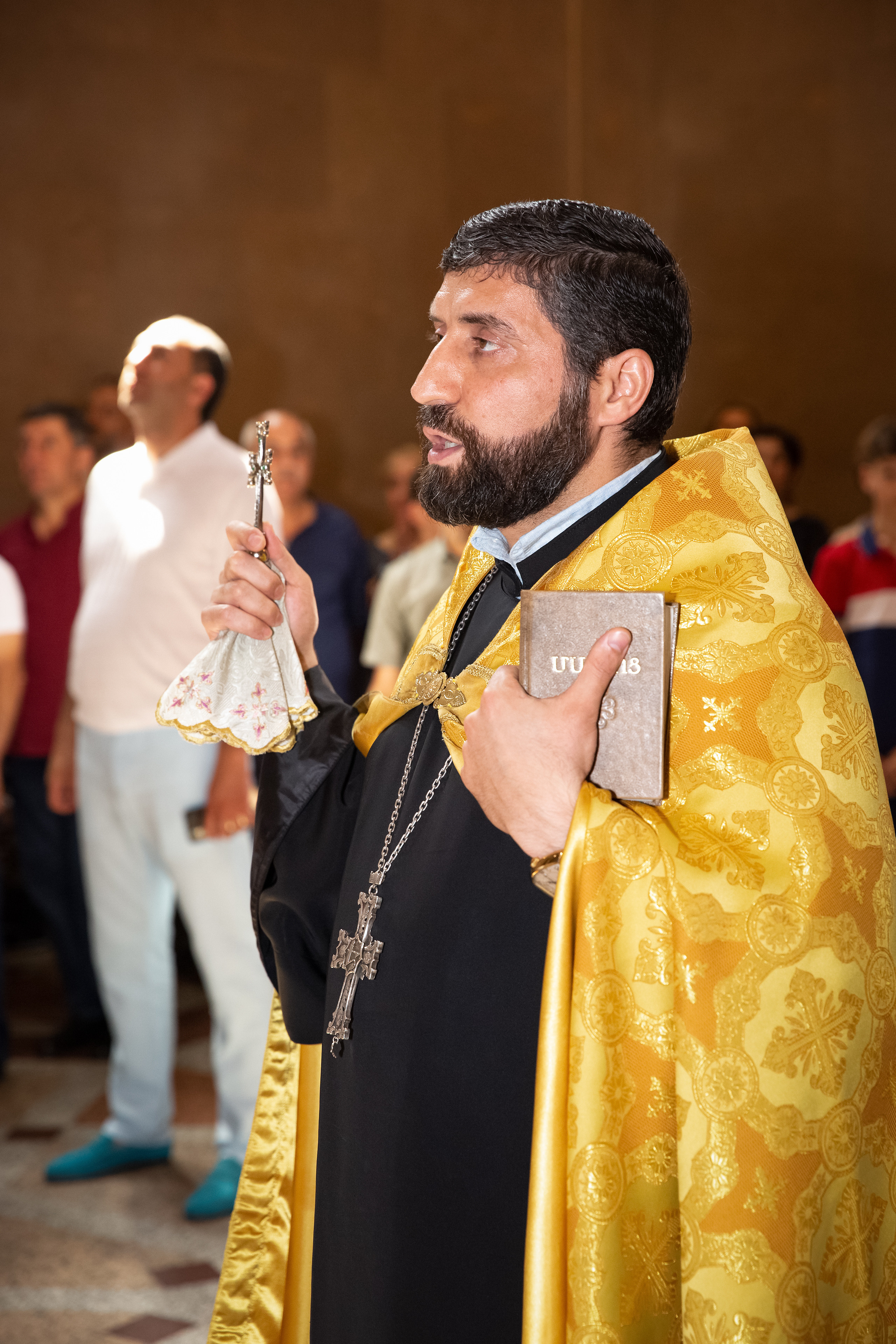 Крещение в армянской церкви. Свадебные фотографы в Москве: Денис и Елена Пройдовы