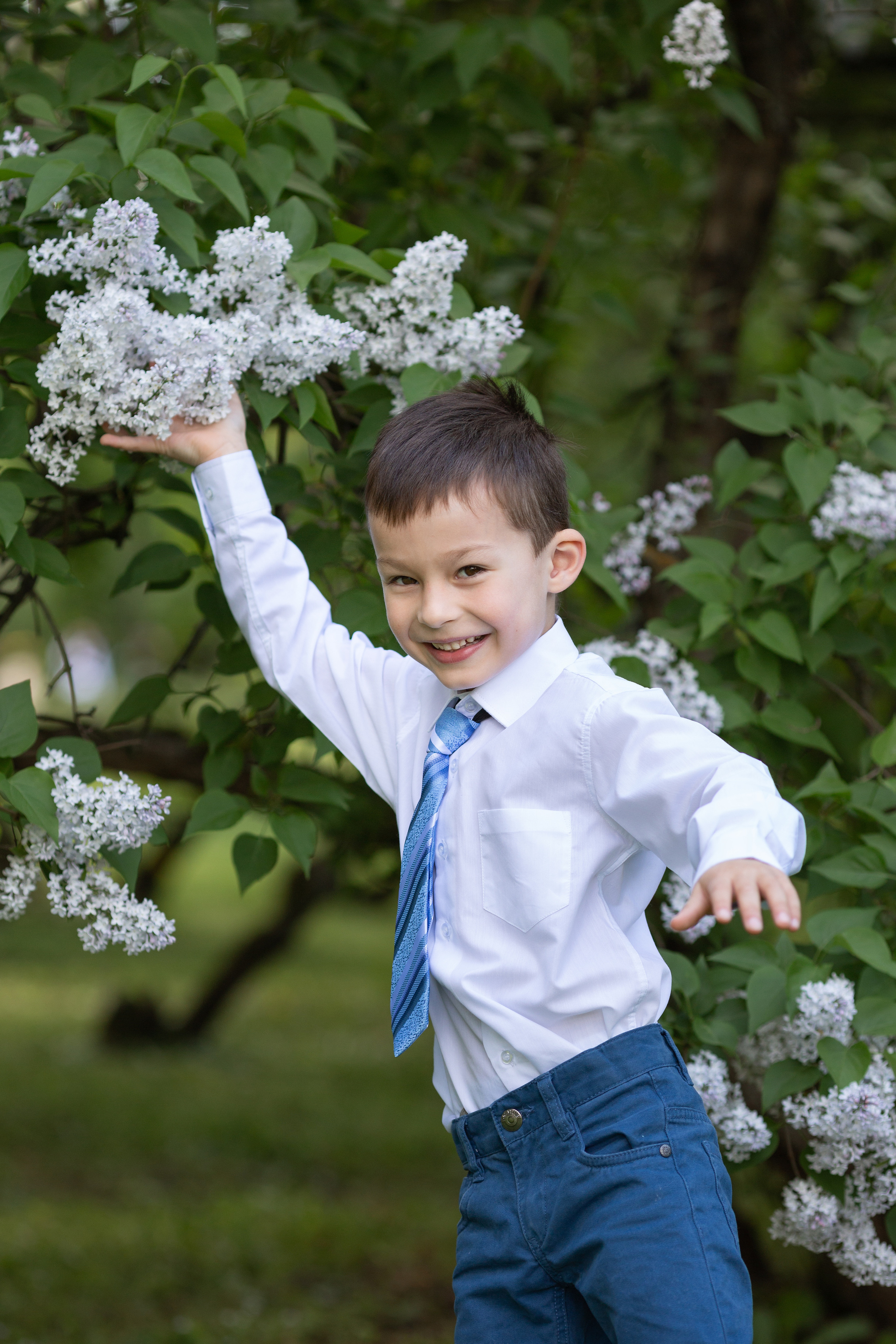 Семейная фотосессия в цветении. Свадебные фотографы в Москве: Денис и Елена Пройдовы