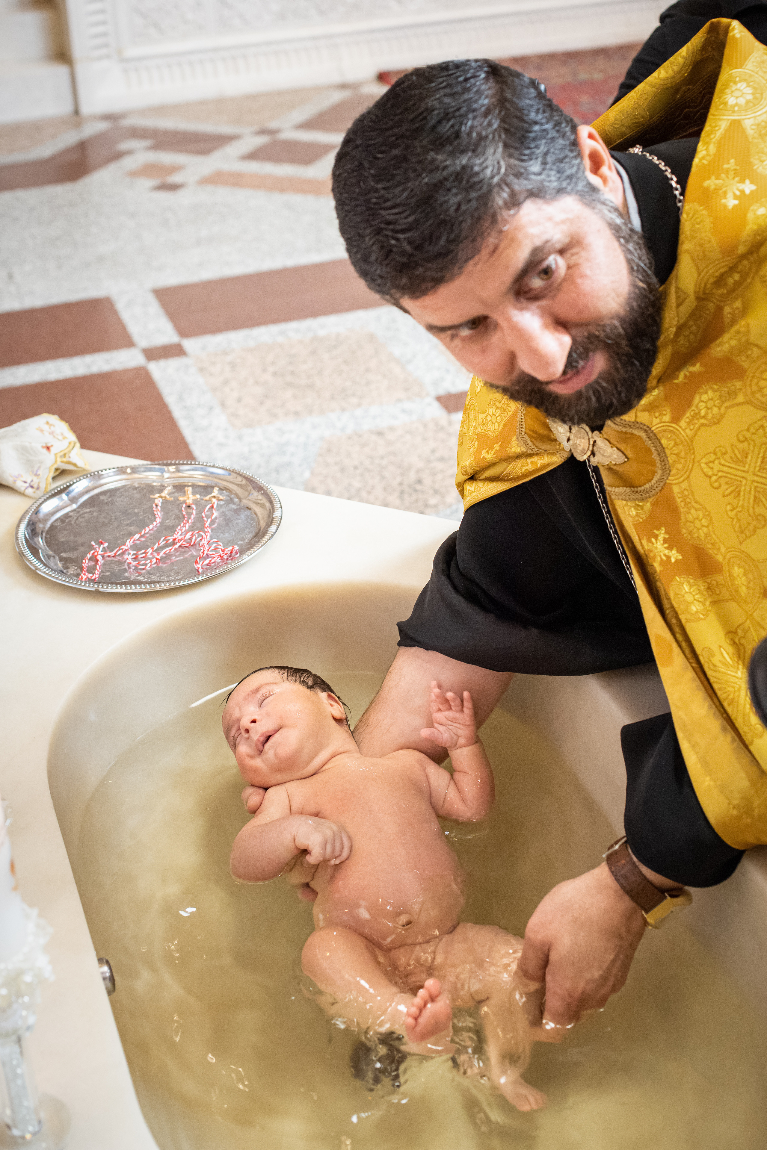 Крещение в армянской церкви. Свадебные фотографы в Москве: Денис и Елена Пройдовы