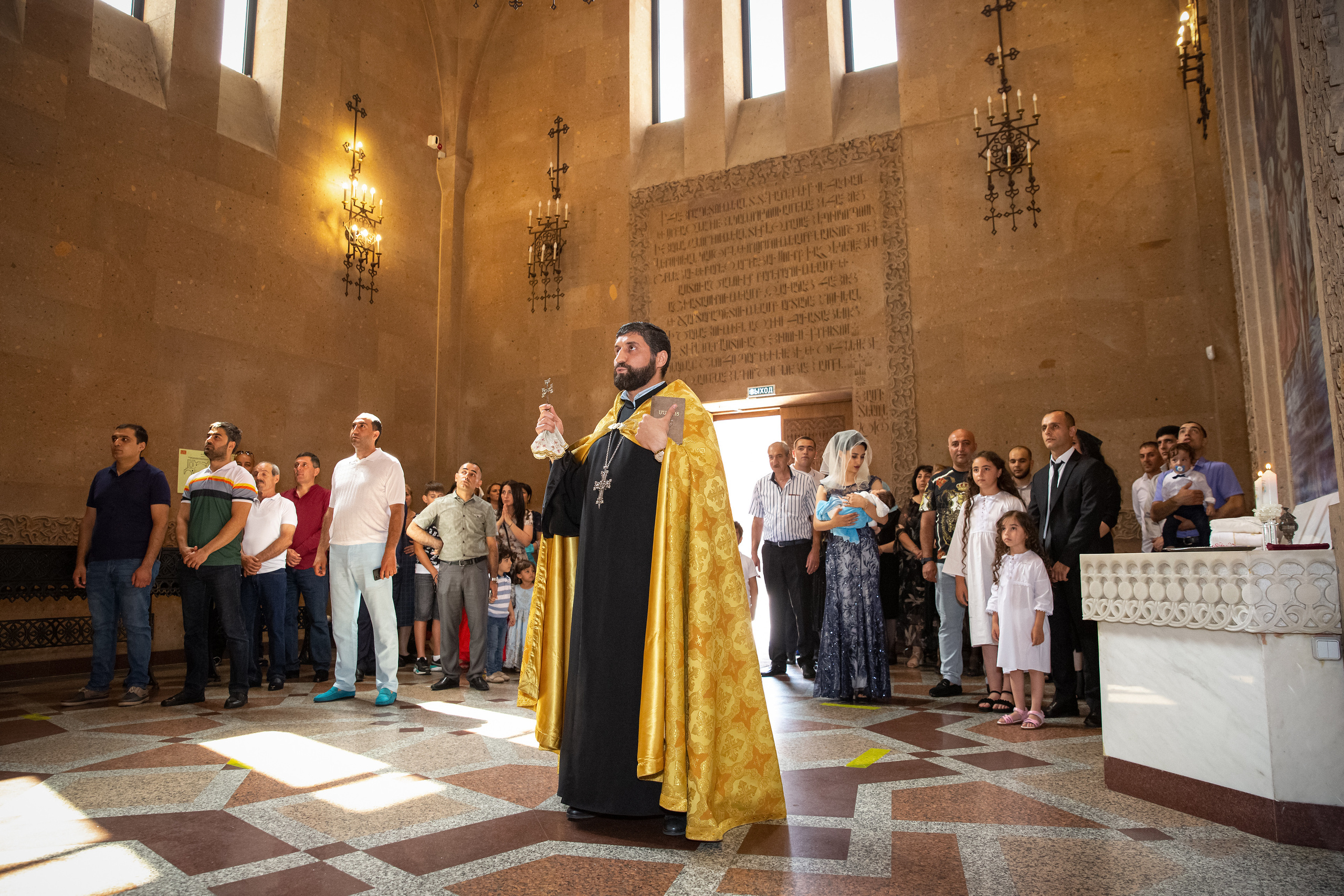Крещение в армянской церкви. Свадебные фотографы в Москве: Денис и Елена Пройдовы