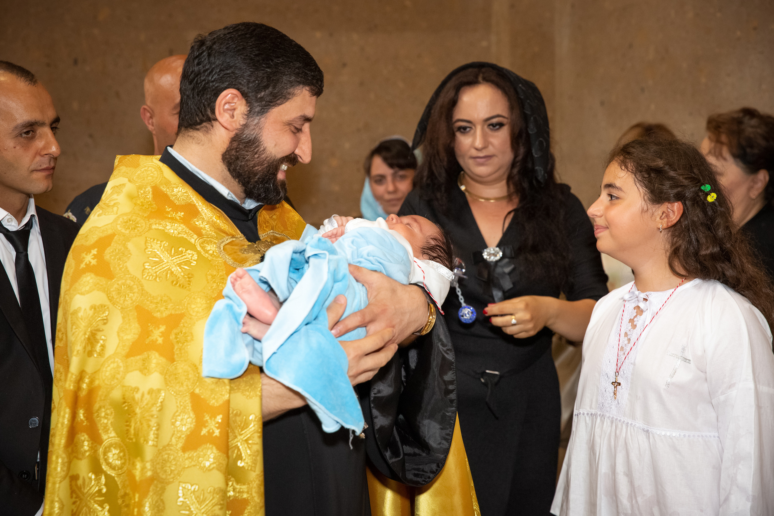 Крещение в армянской церкви. Свадебные фотографы в Москве: Денис и Елена Пройдовы