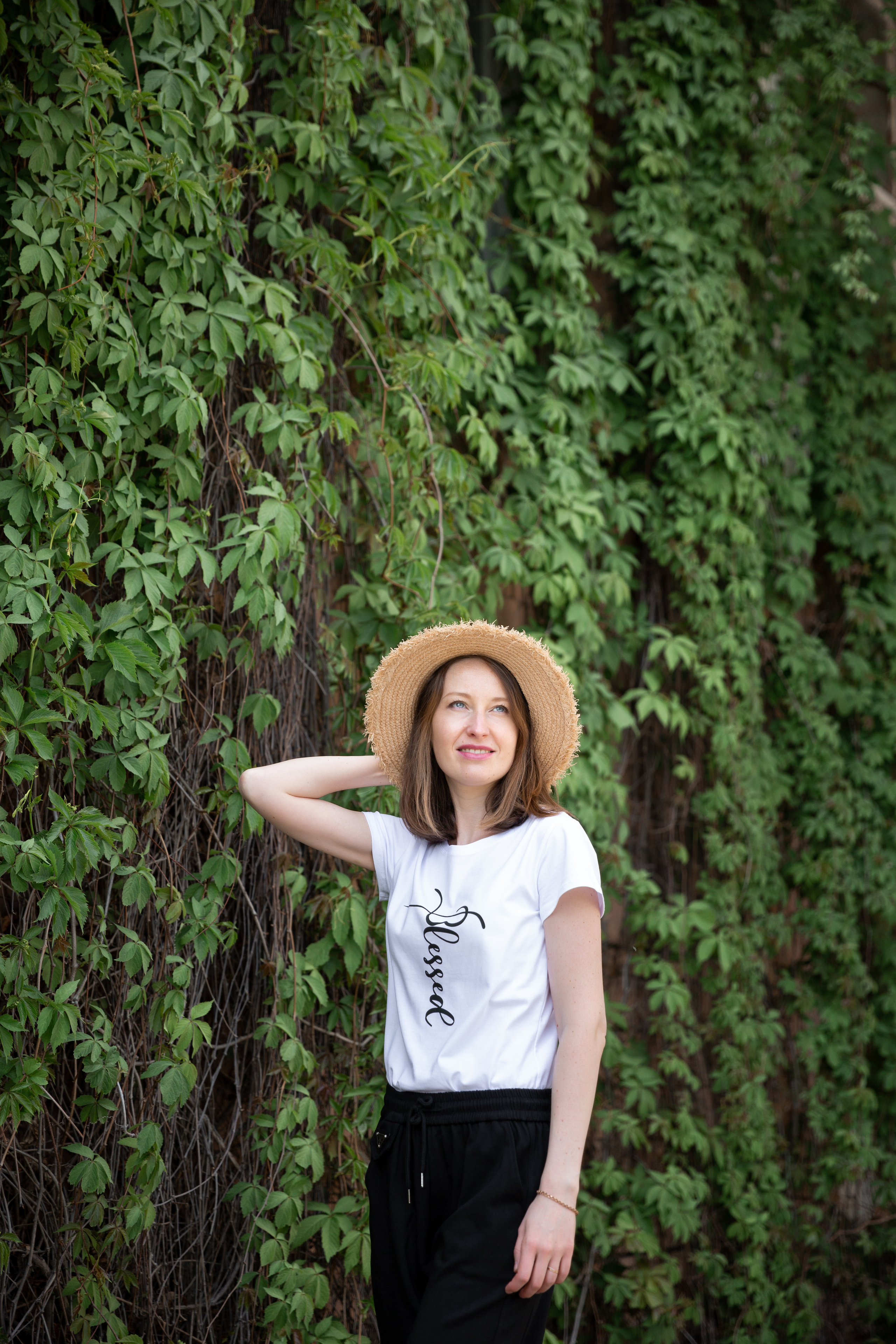 Семейная фотосессия в цветении. Свадебные фотографы в Москве: Денис и Елена Пройдовы