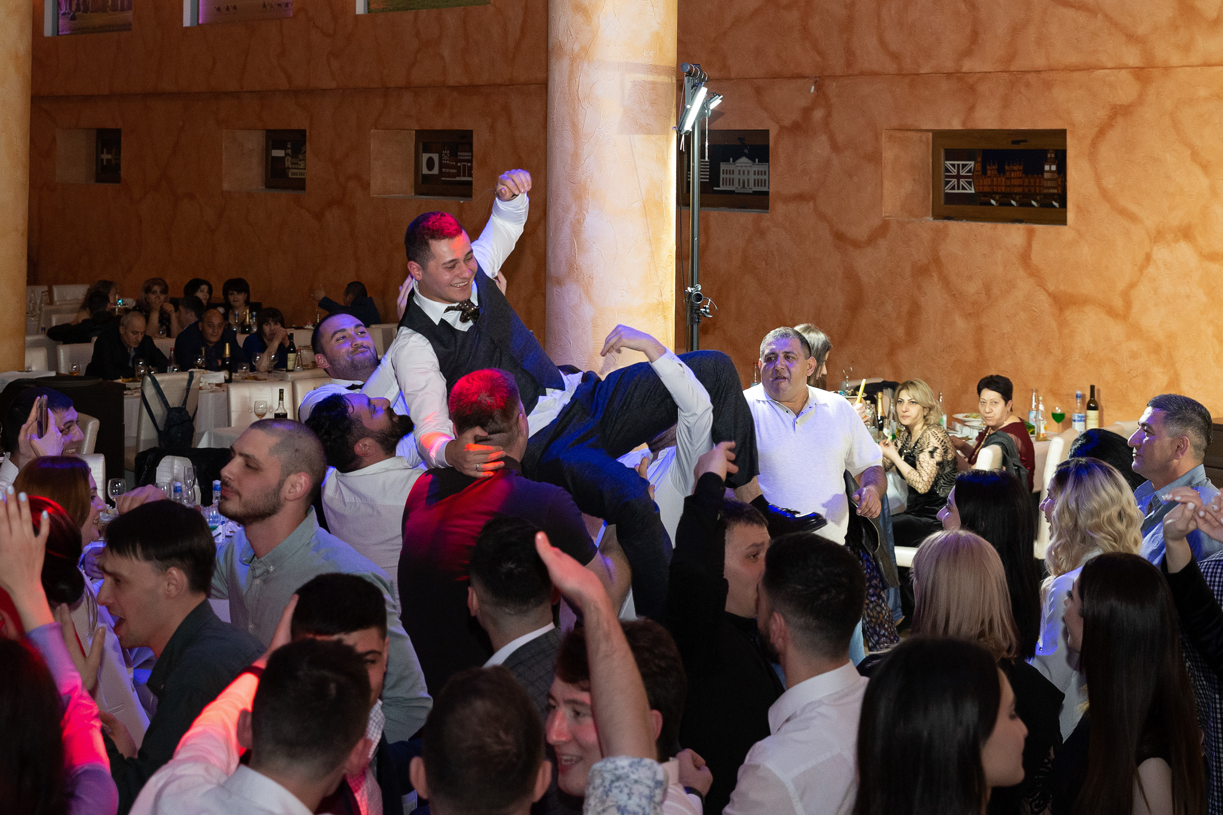 Ацамаз и Арпи. Осетинская свадьба во Владикавказе. Свадебные фотографы в Москве: Денис и Елена Пройдовы