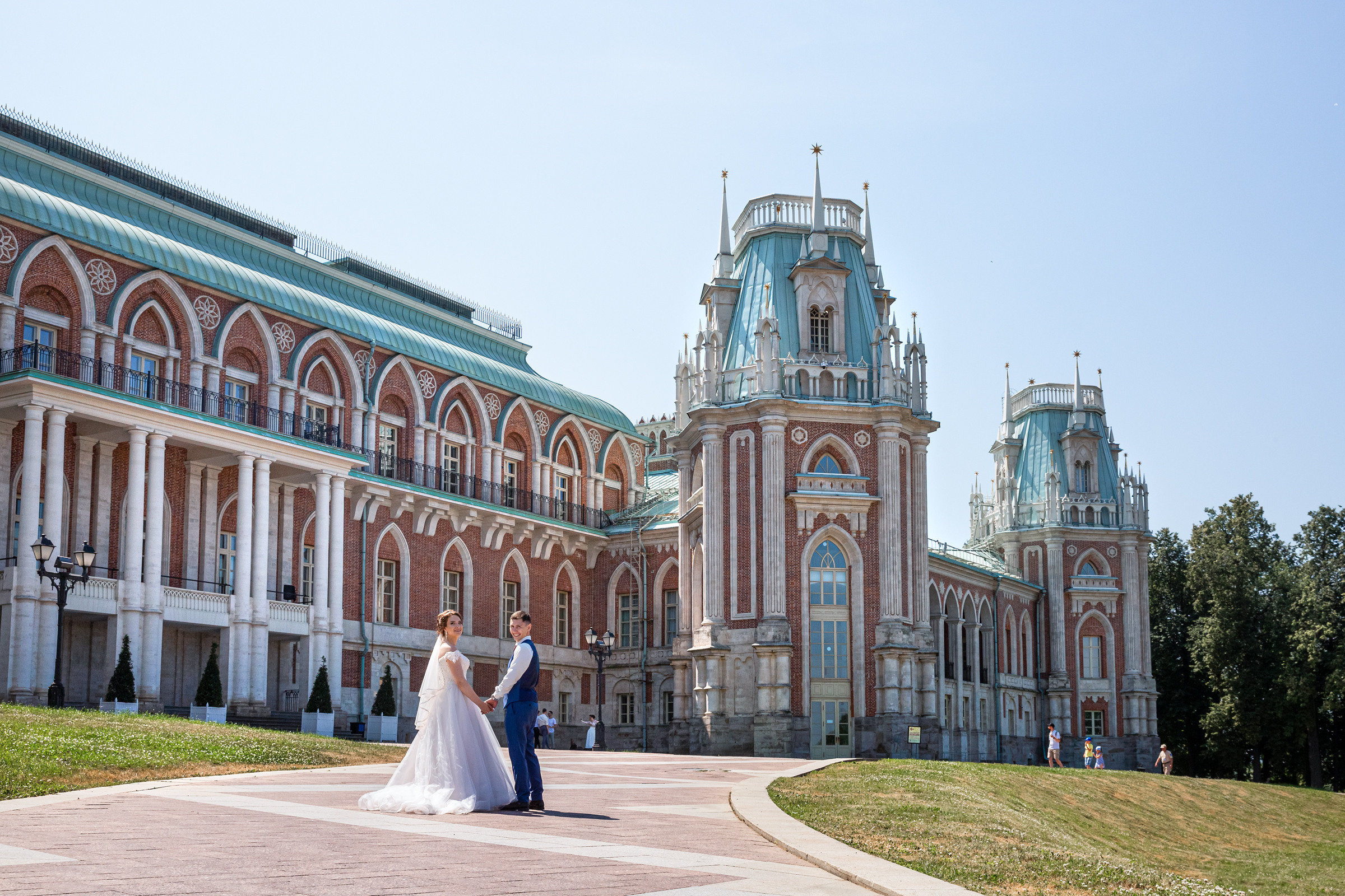 Свадебная фотосессия в Царицыно Алексея и Елены. Свадебные фотографы в Москве: Денис и Елена Пройдовы