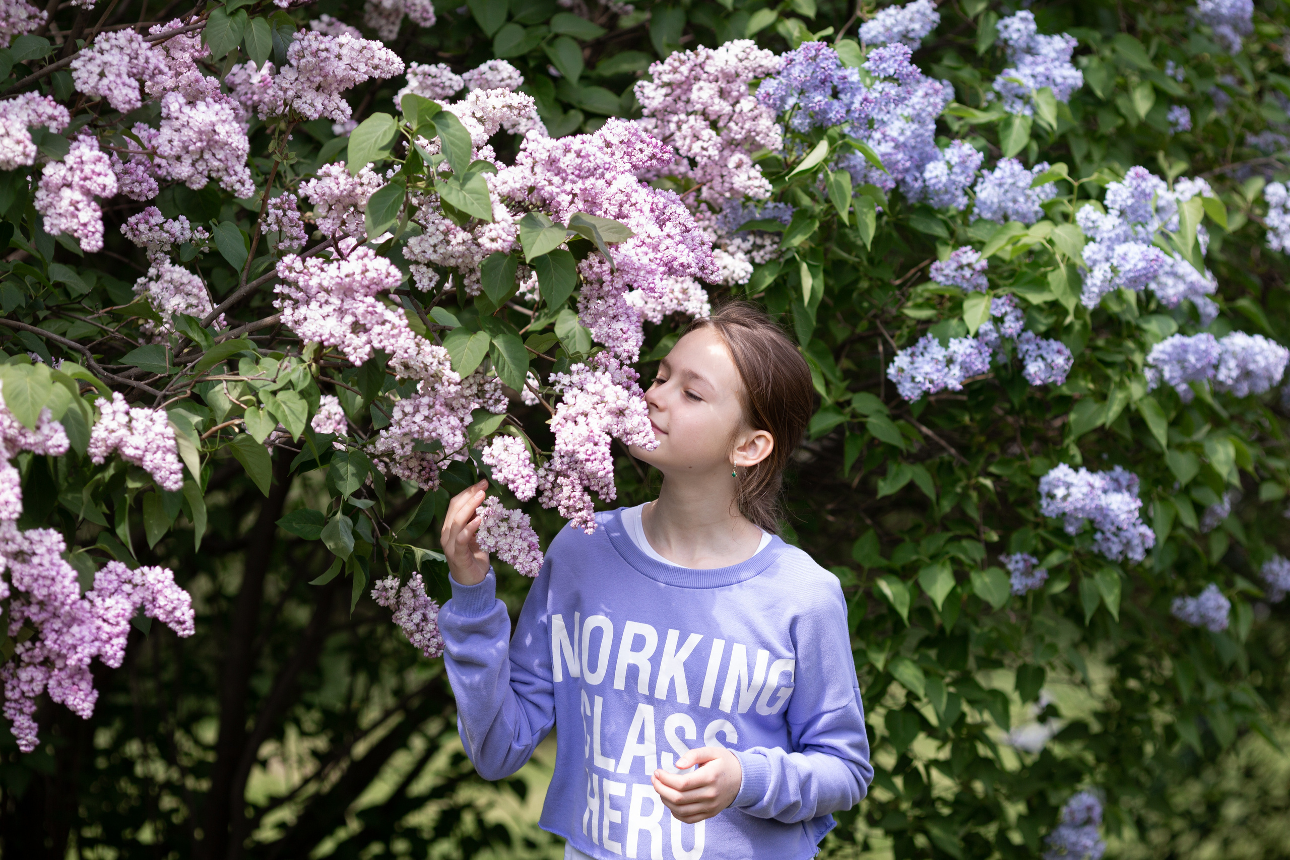 Семейная фотосессия в цветении. Свадебные фотографы в Москве: Денис и Елена Пройдовы