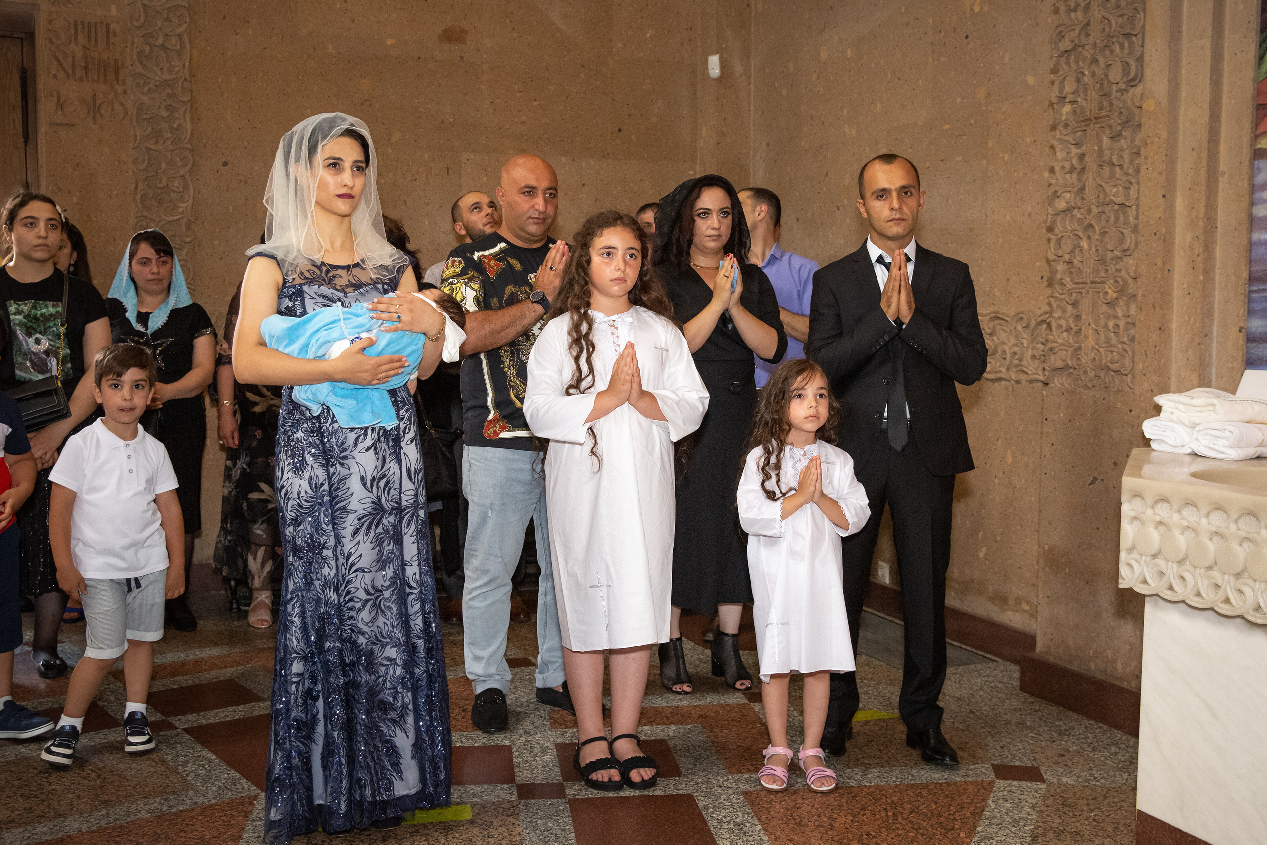 Крещение в армянской церкви. Свадебные фотографы в Москве: Денис и Елена Пройдовы