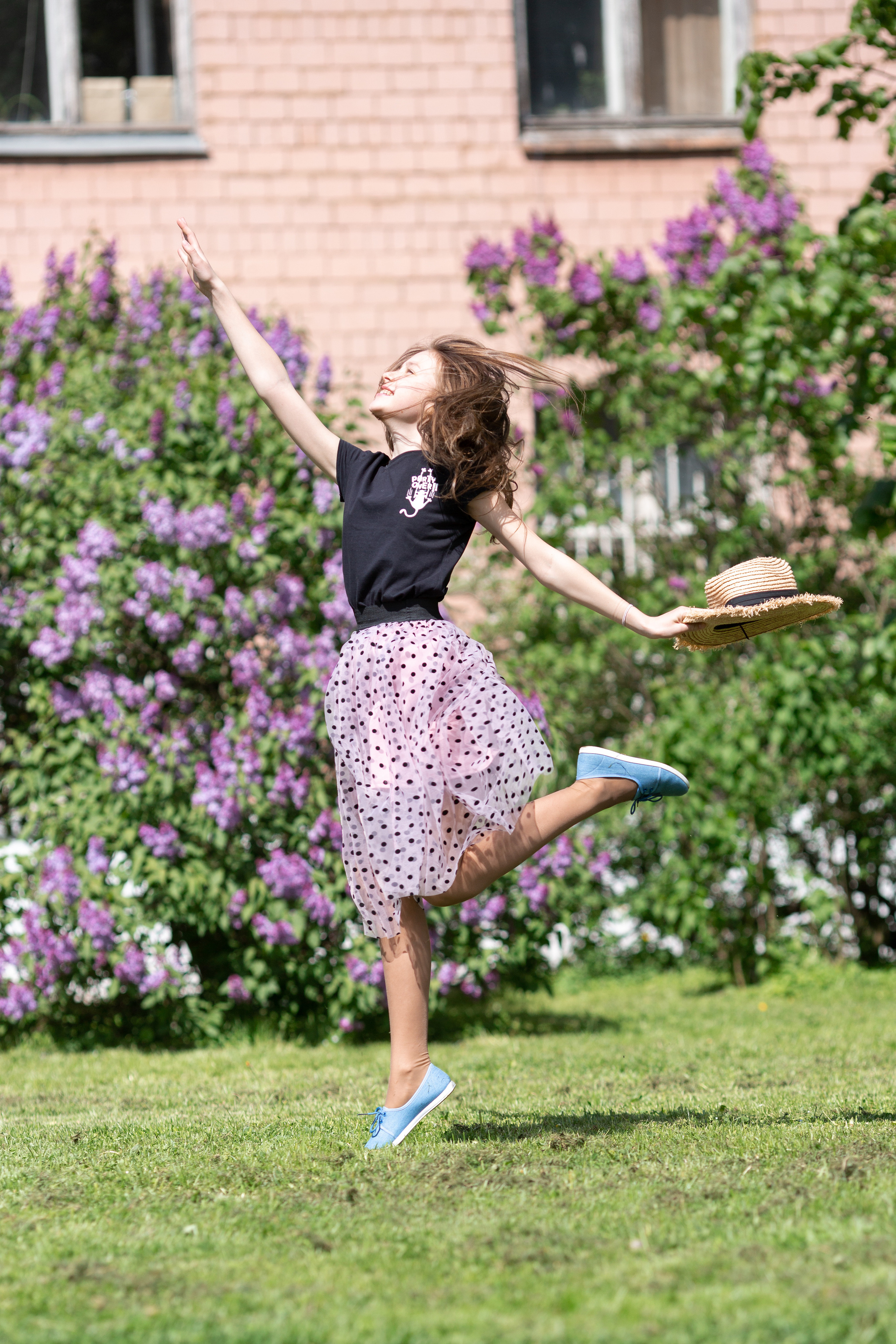 Семейная фотосессия в цветении. Свадебные фотографы в Москве: Денис и Елена Пройдовы