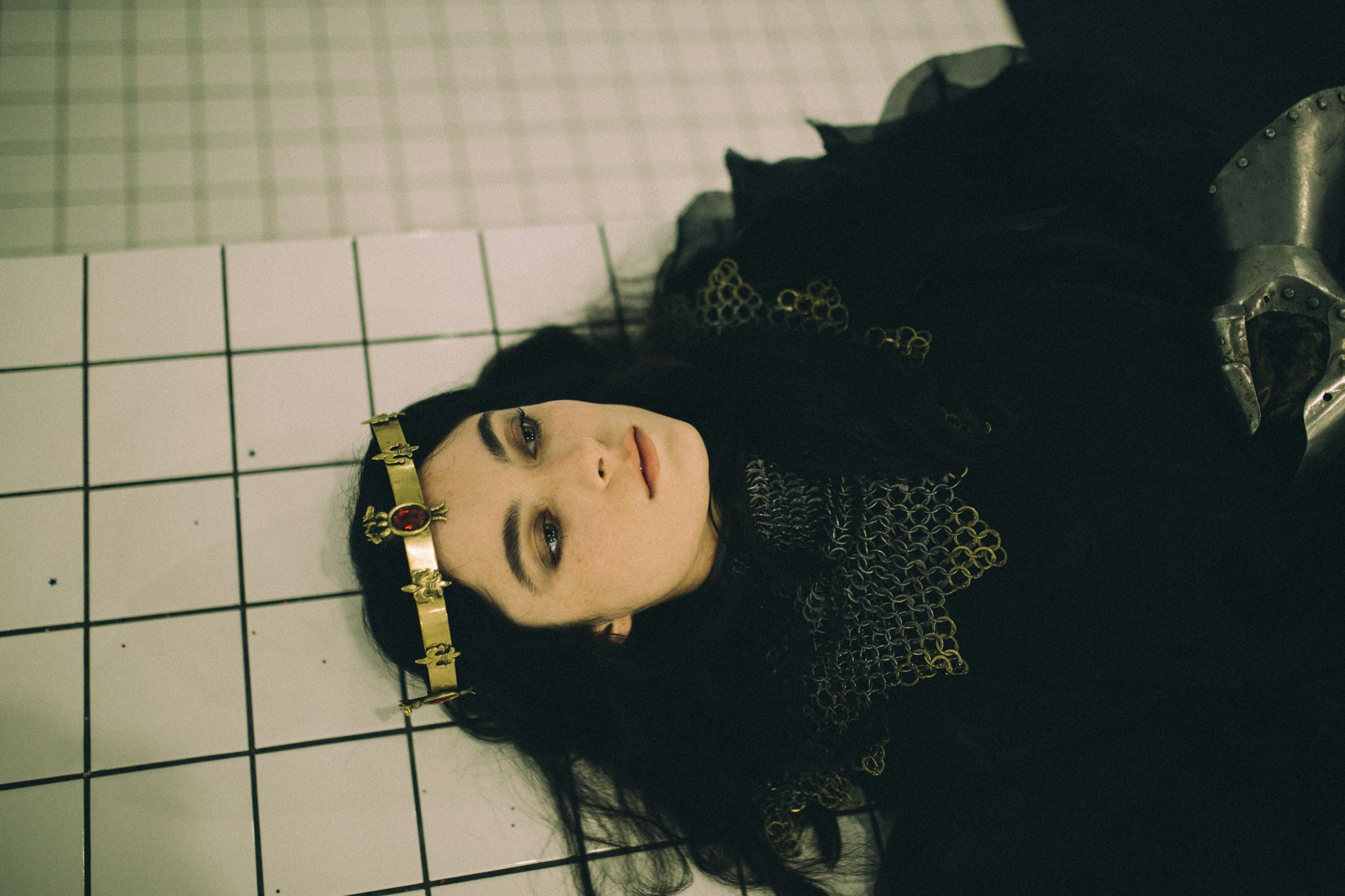 Девушка в доспехах