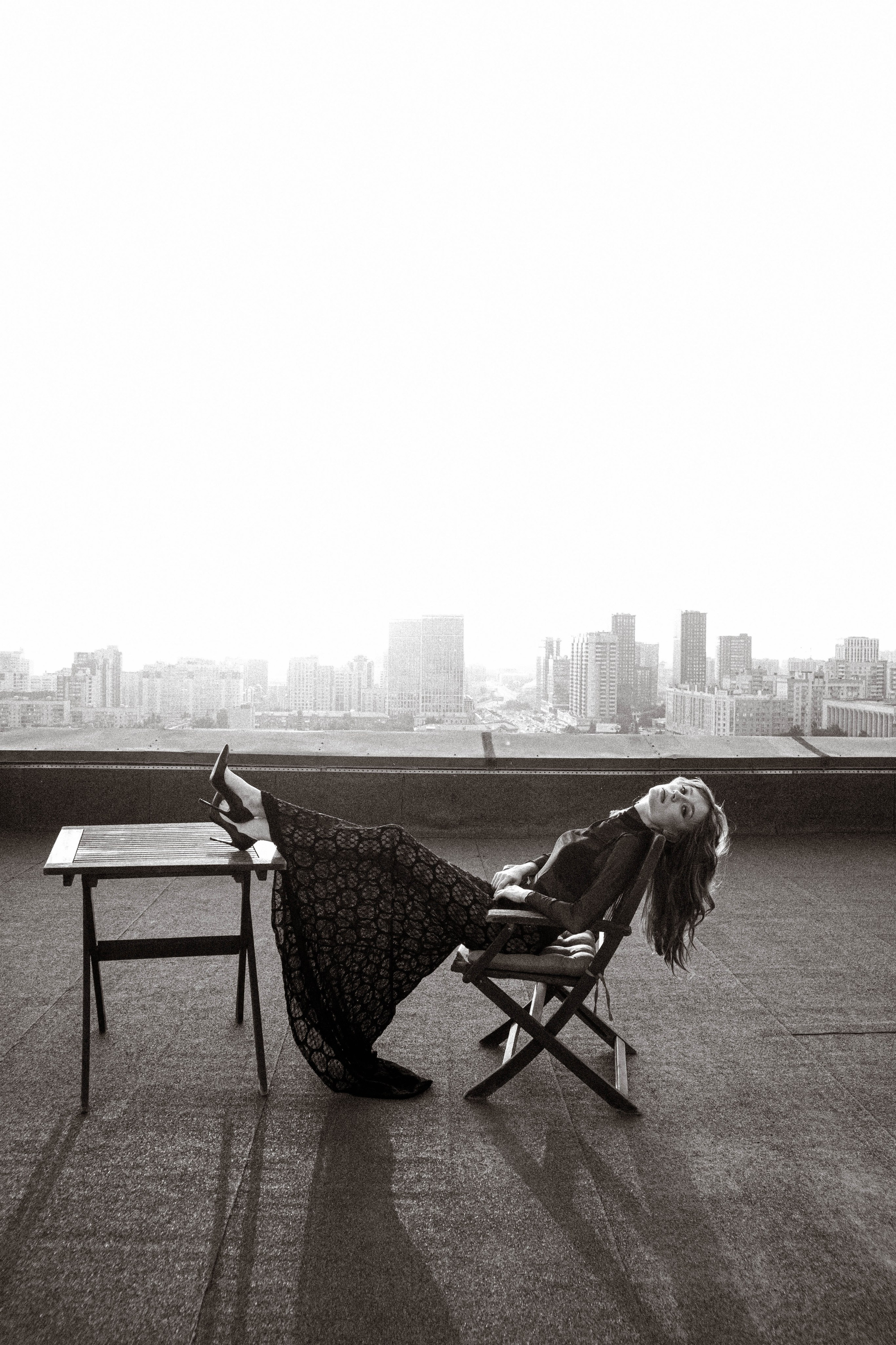 Агата съёмка на крыше. Анастасия Головерова профессиональный фотограф в Новосибирске, фотосессия под ключ в Новосибирске