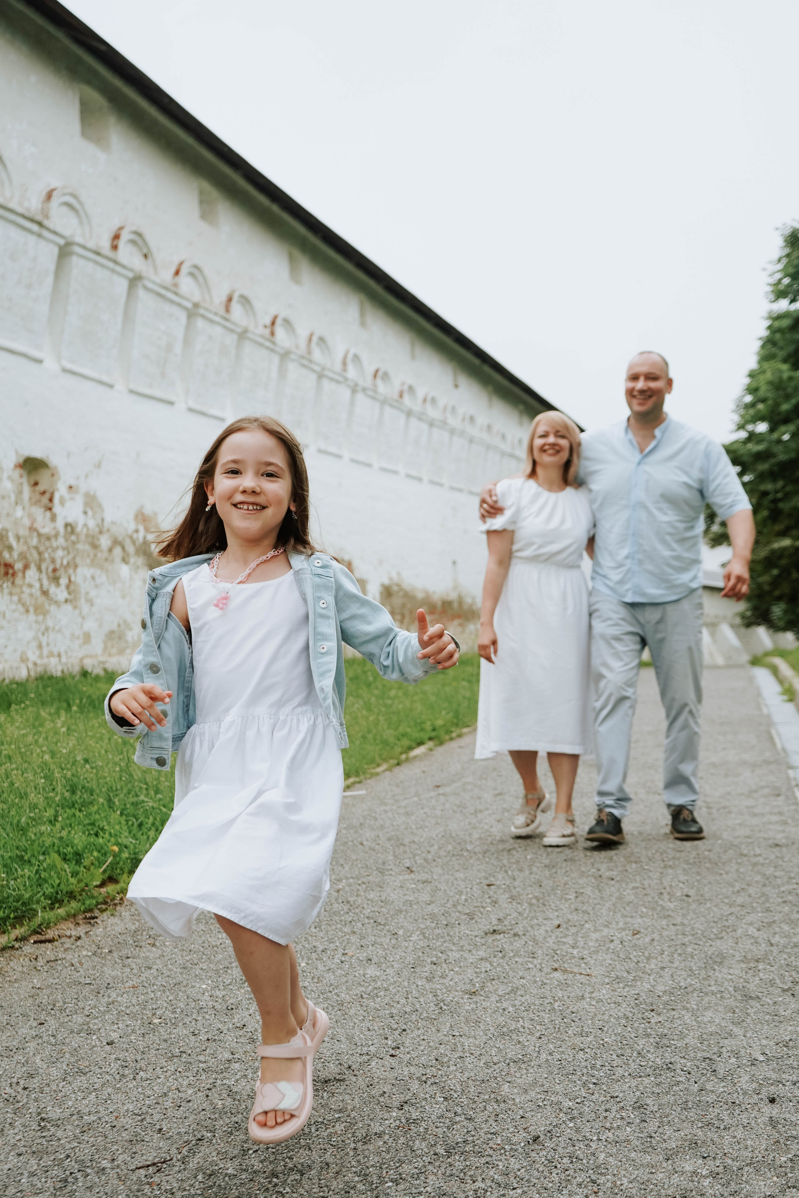 Оля, Игорь и Алина