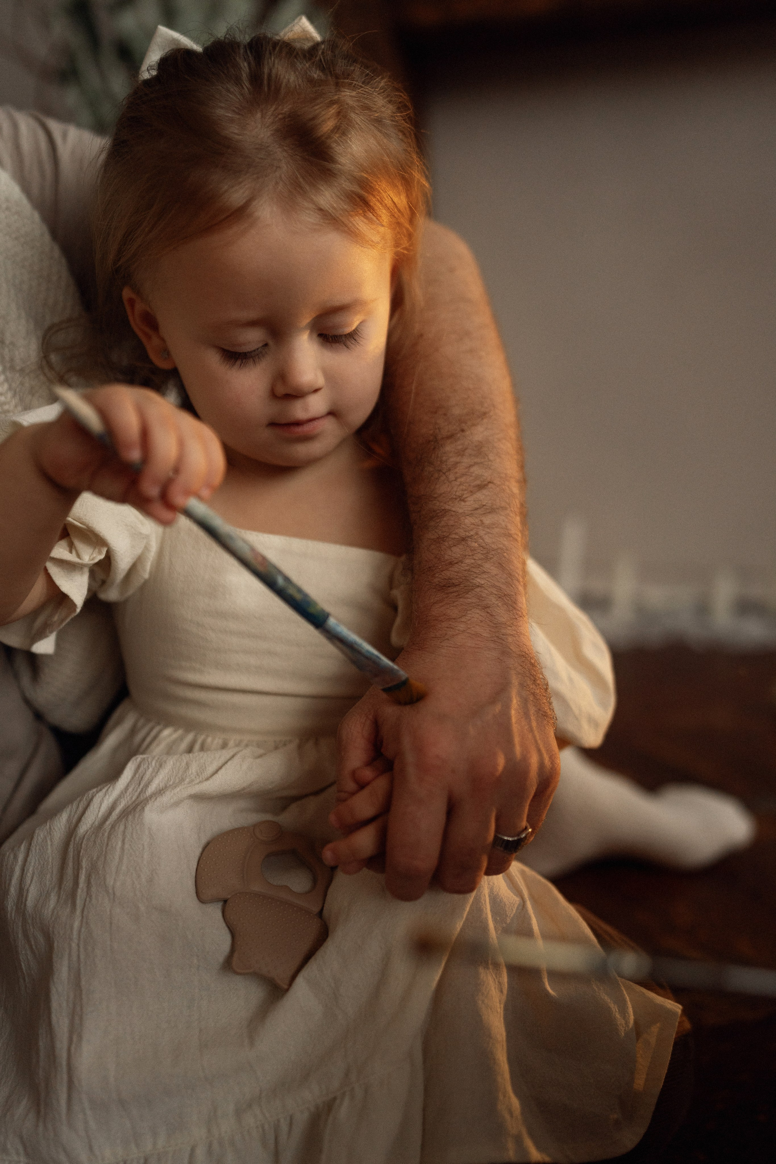 В мастерской художника. Семейный фотограф Москва. Фотограф беременности и материнства Москва