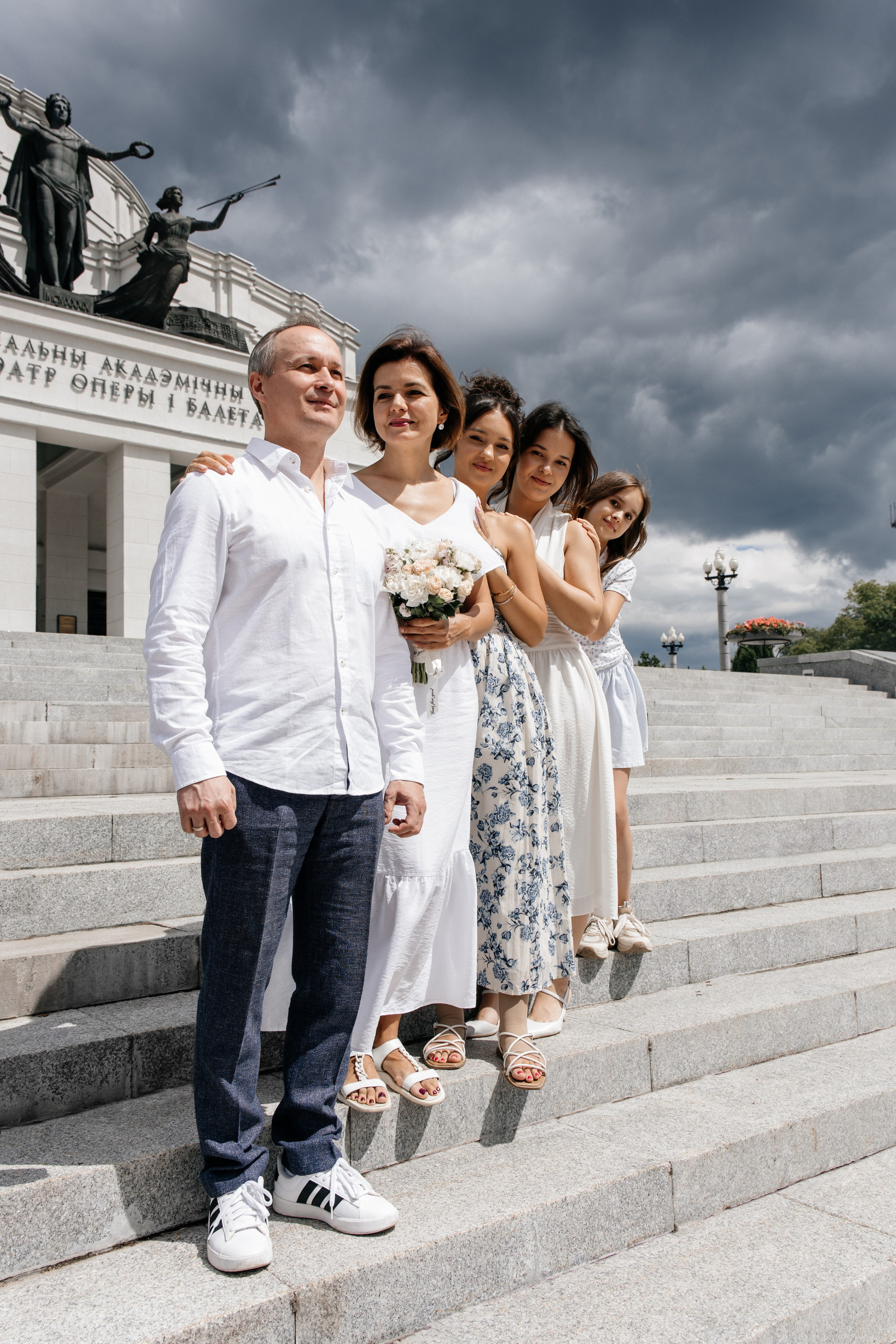 Фотосессия у оперного театра в Минске