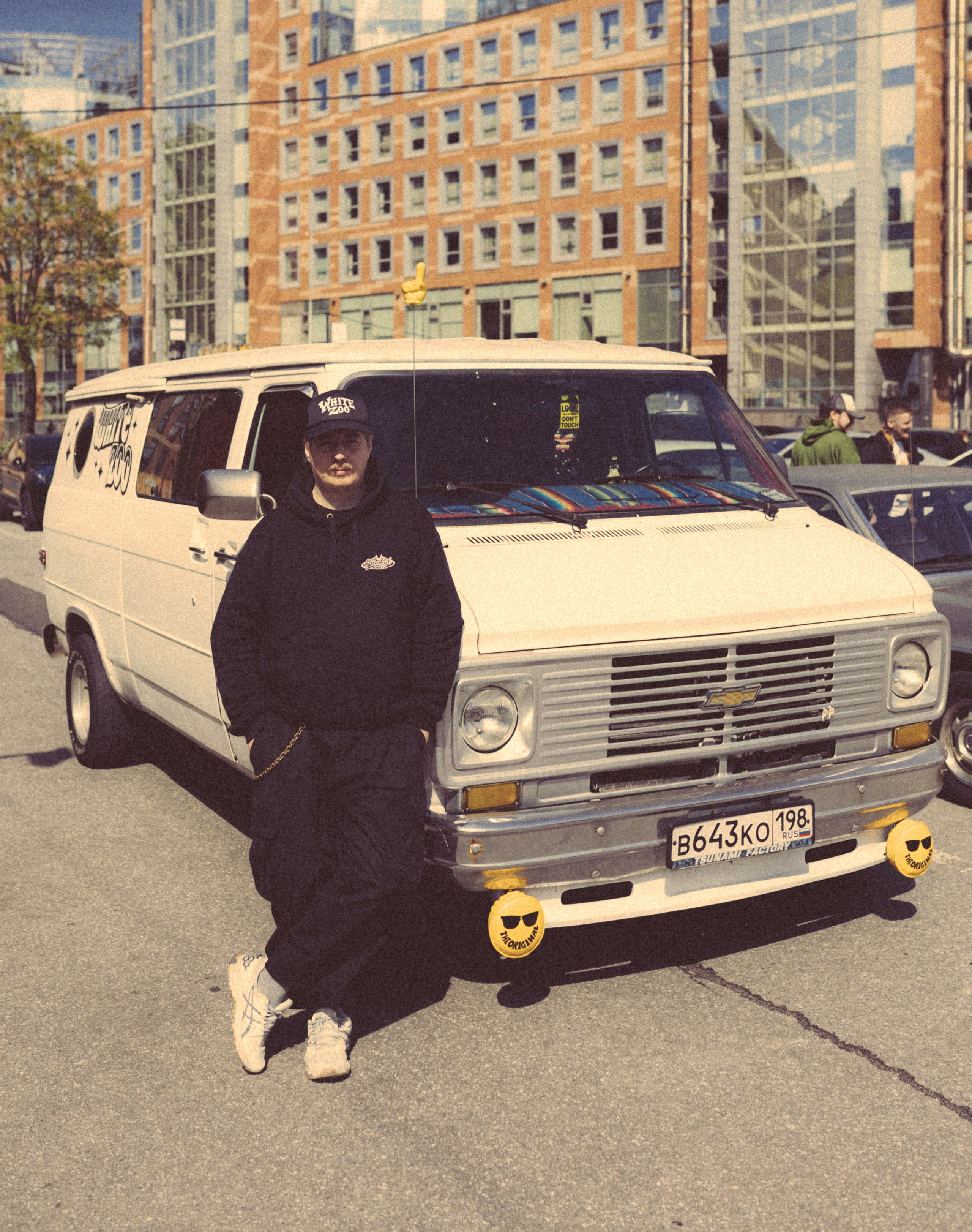 CARS and COFFE. Happiness is in the moments