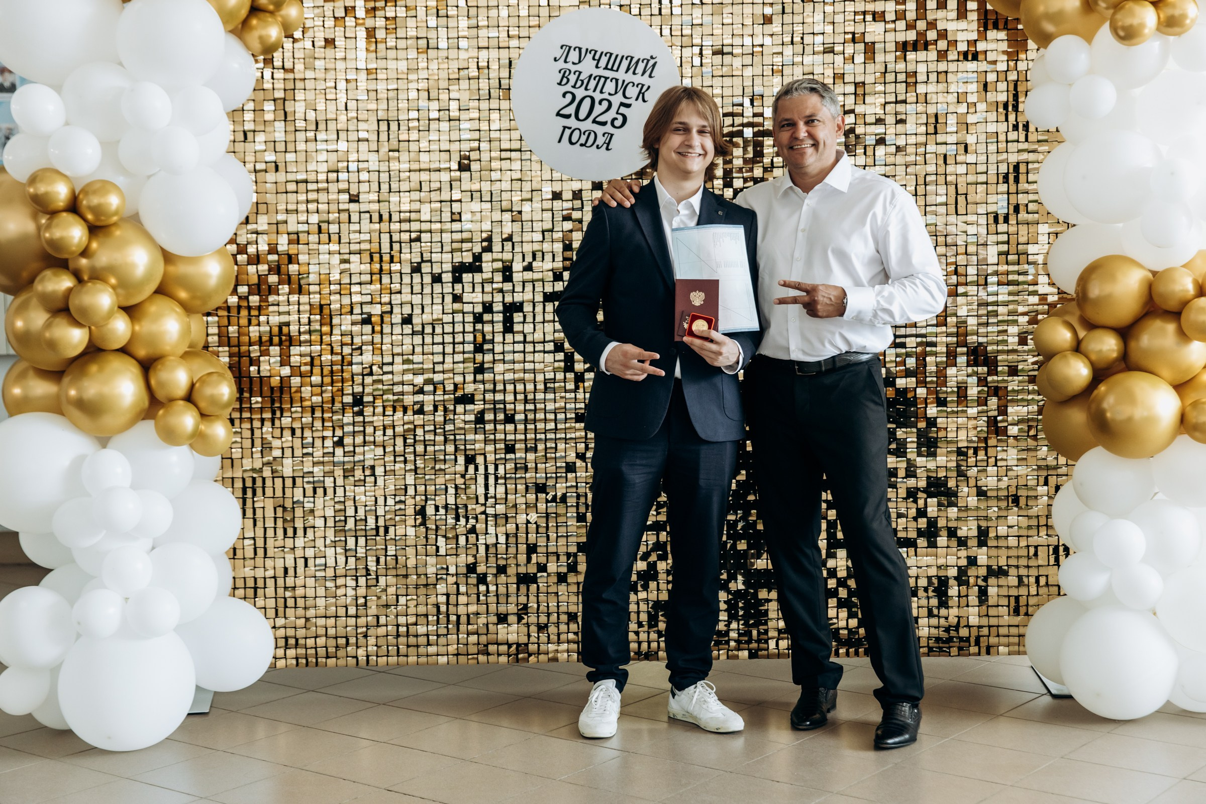 Школьники. Ищем лучшие локации. Снимем как в кино (съёмка выпускных, альбомы для 9-11 классов). Фотограф в Крыму — Федор зайцев. Свадебная, семейная и портретная съёмка. Фотографии для контента, для бизнеса. Корпоративная съёмка