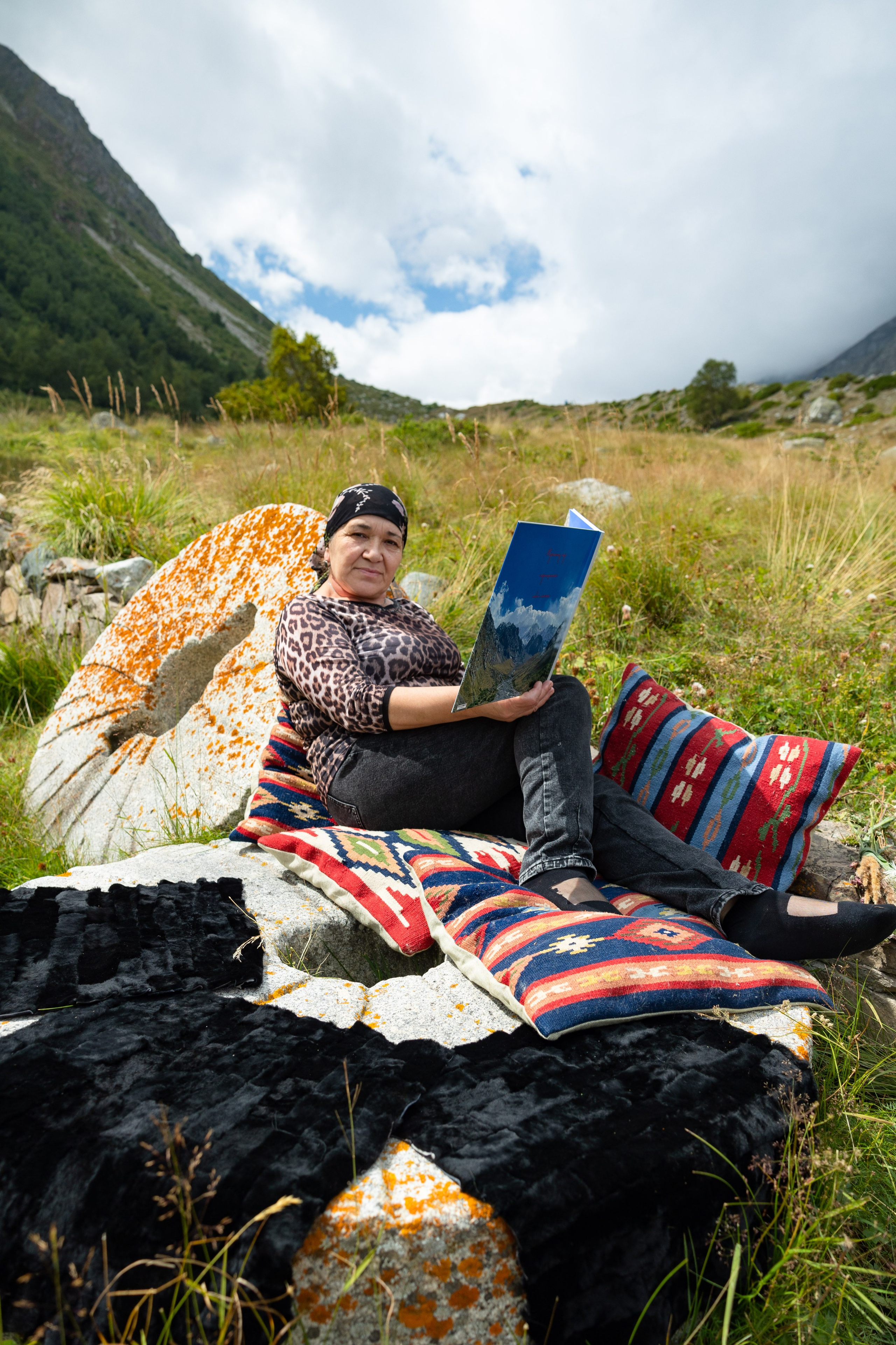 Женщины в Безенги, Черекский район, Кабардино-Балкарская Республика. Фотограф Красная Поляна — Сочи — Москва