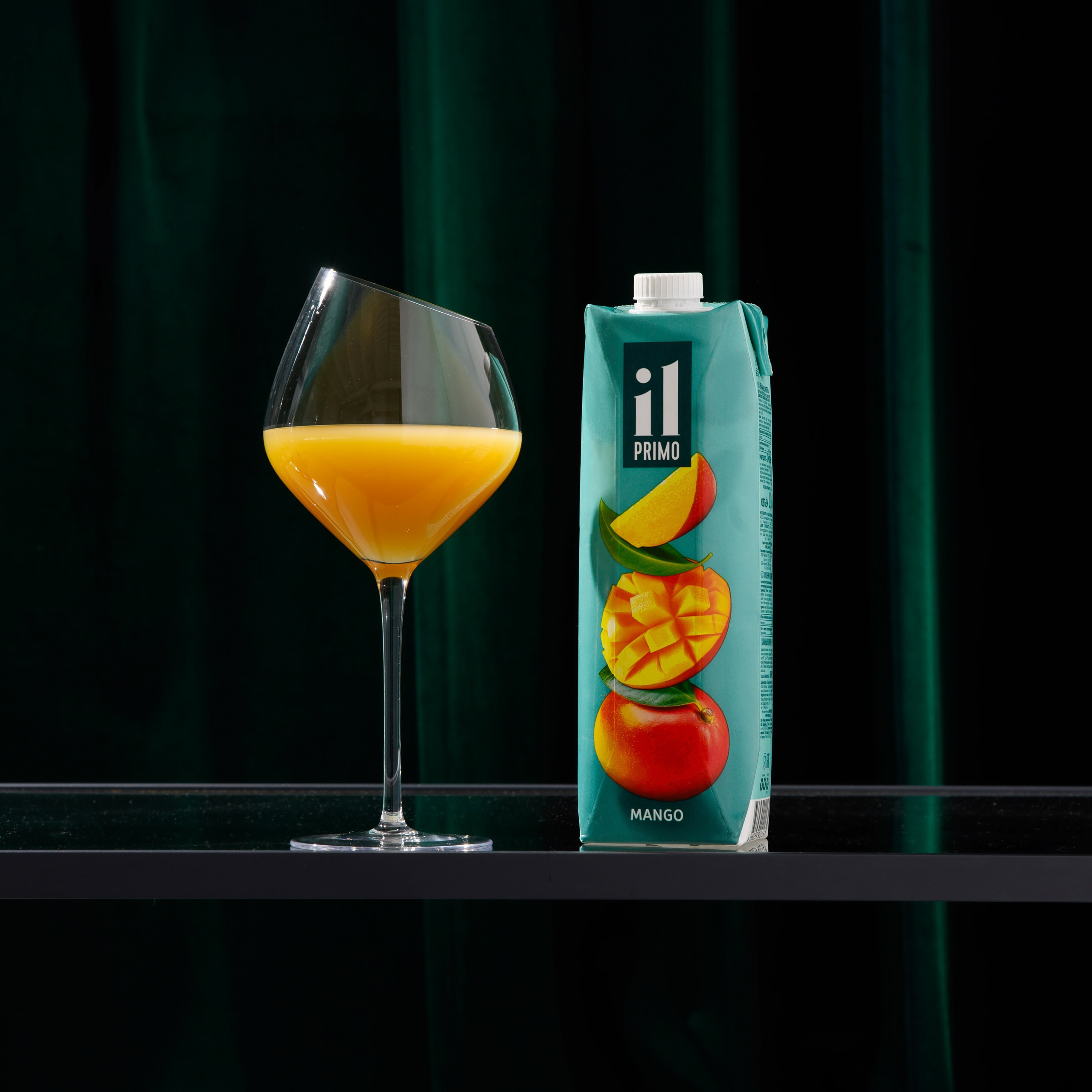 Каустика — предметная фотостудия для брендов