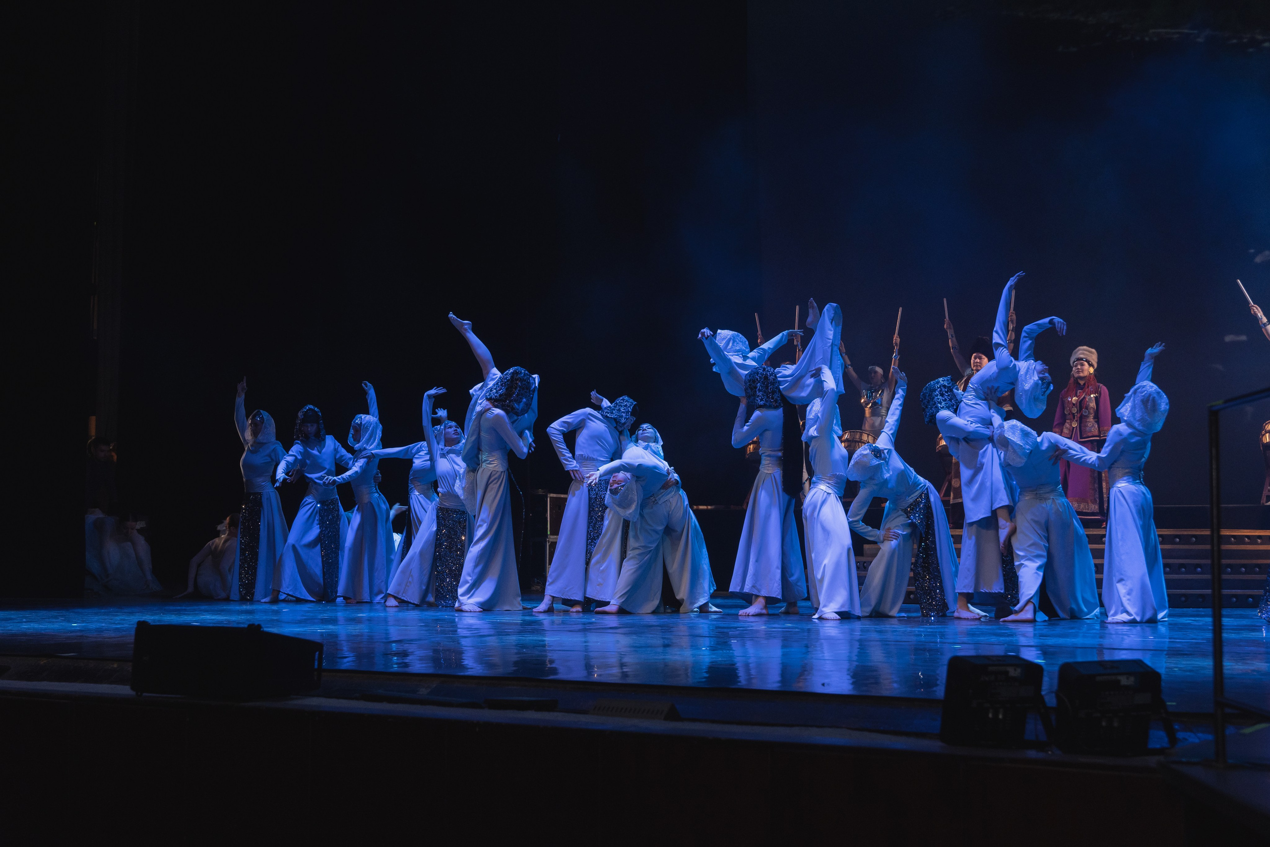 Музыкальный театр. Занимаюсь профессиональной фотографией и живу рядом с Байкалом. Работаю в разных жанрах