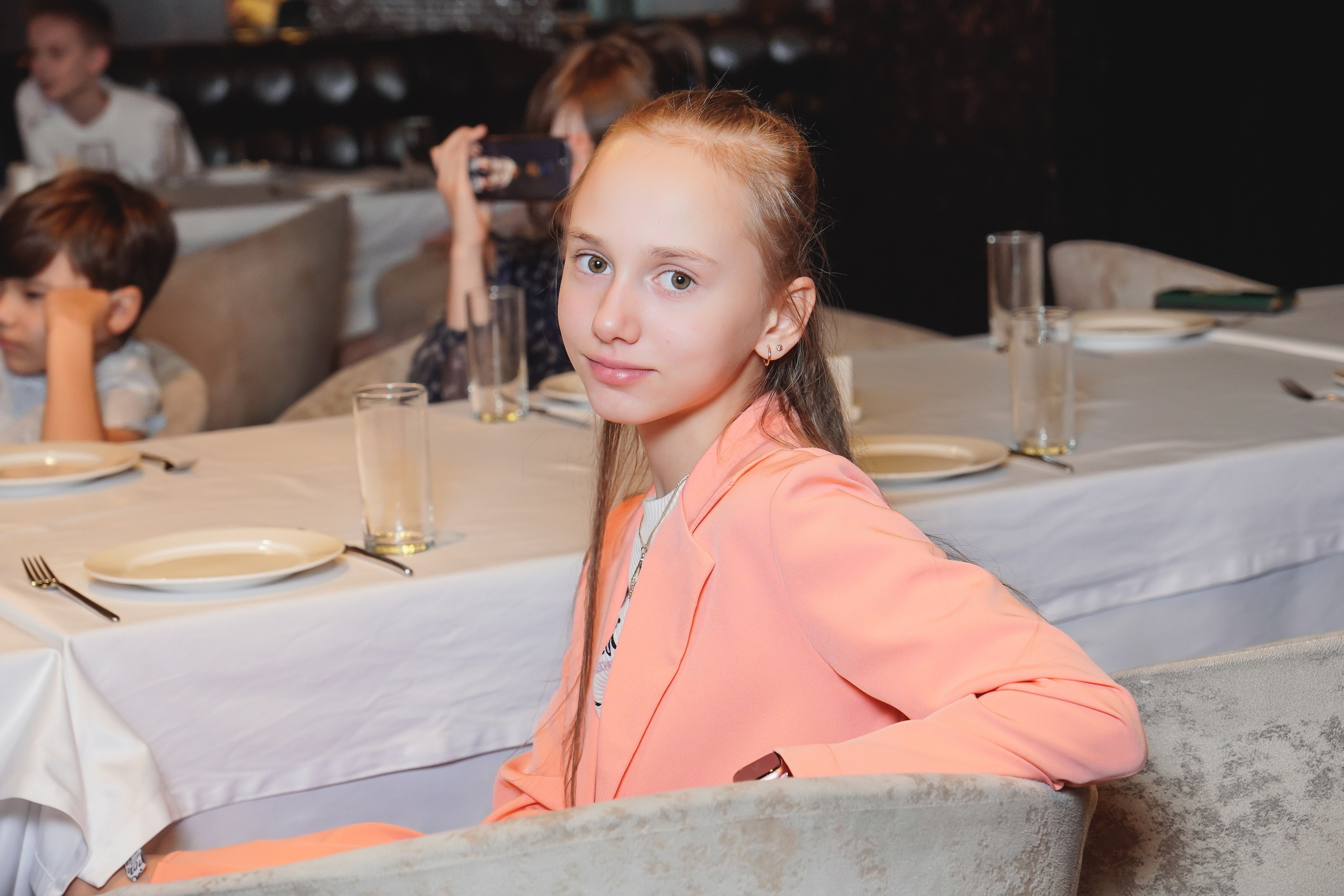 Выпускной. Занимаюсь профессиональной фотографией и живу рядом с Байкалом. Работаю в разных жанрах