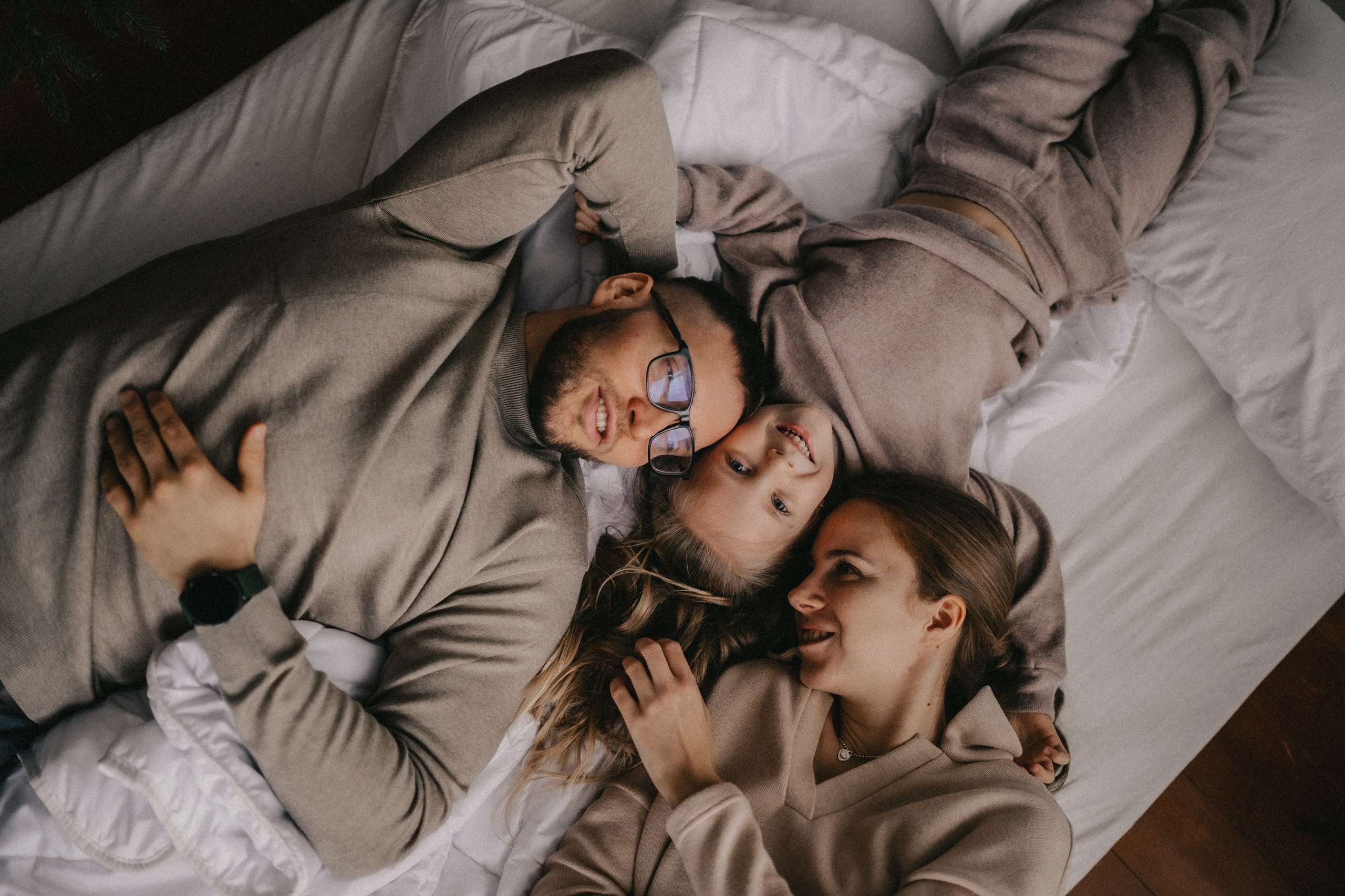 Коля, Таня и Мира в студии Каприфоль. Семейный и свадебный lifestyle-фотограф в Москве Мария Петрова