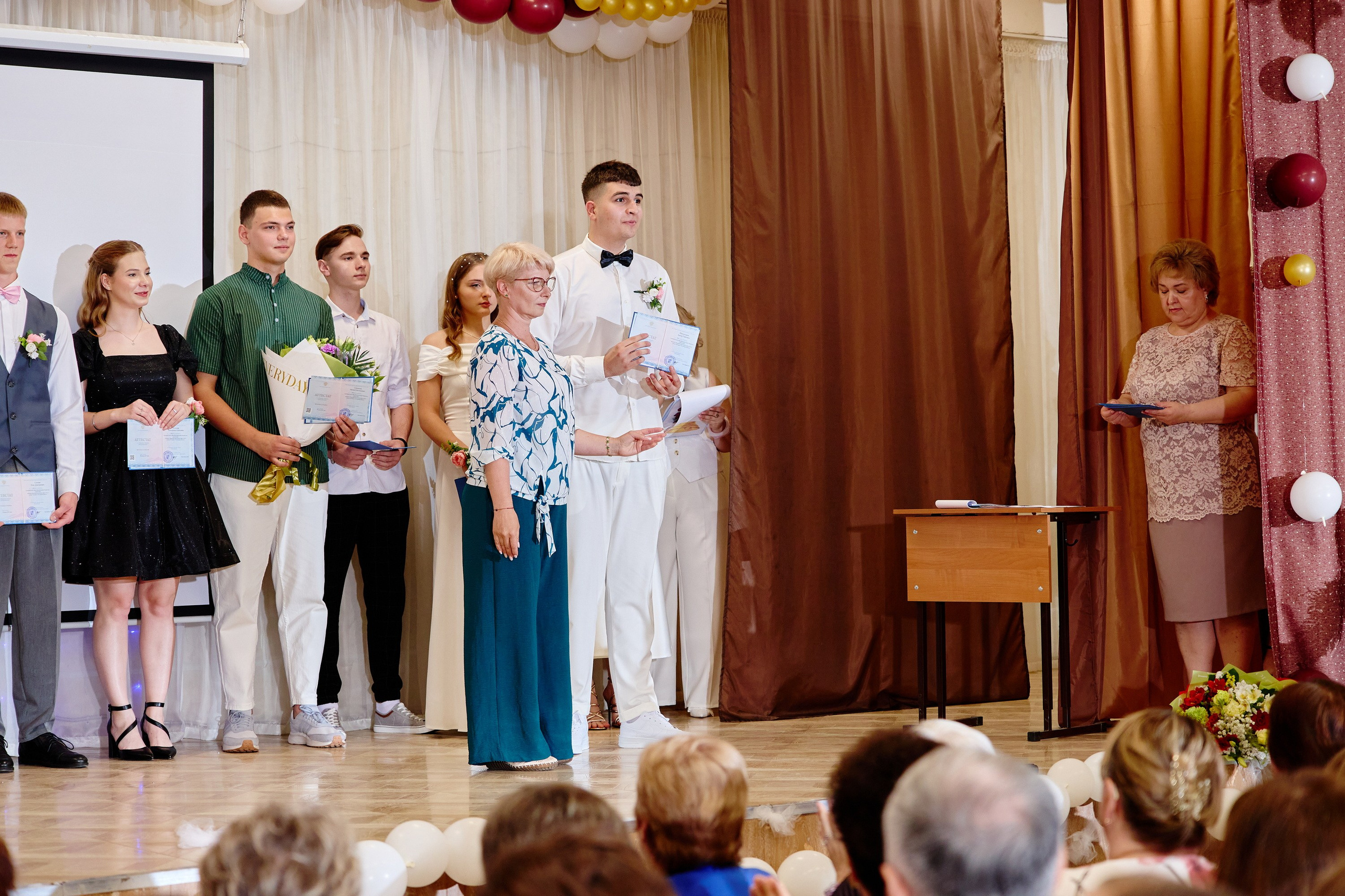 Выпускной 35 Сош. Фотограф Выпускные альбомы Таганрог Сергей Коробченко