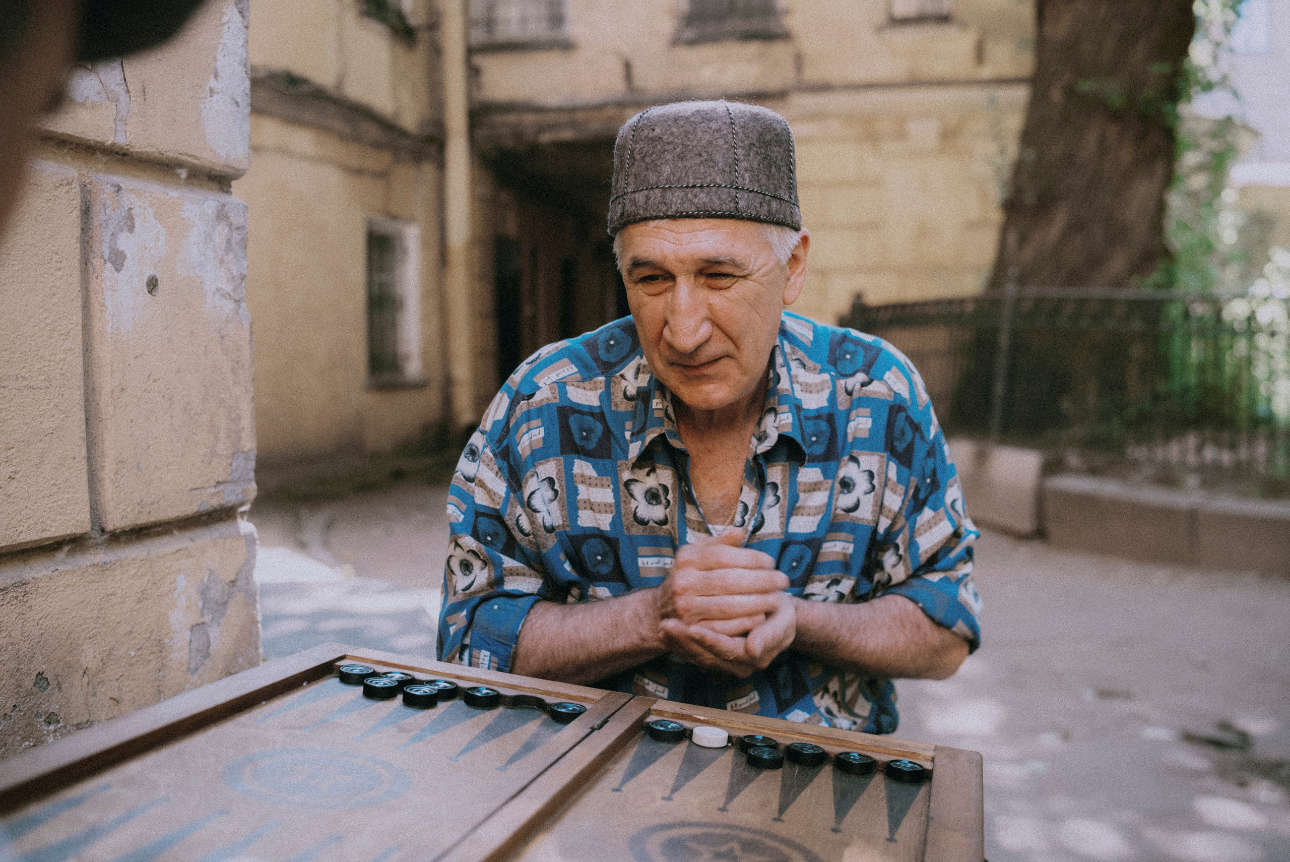 2025. Стрит-фотография, полная абсурда, идиотизма и красоты