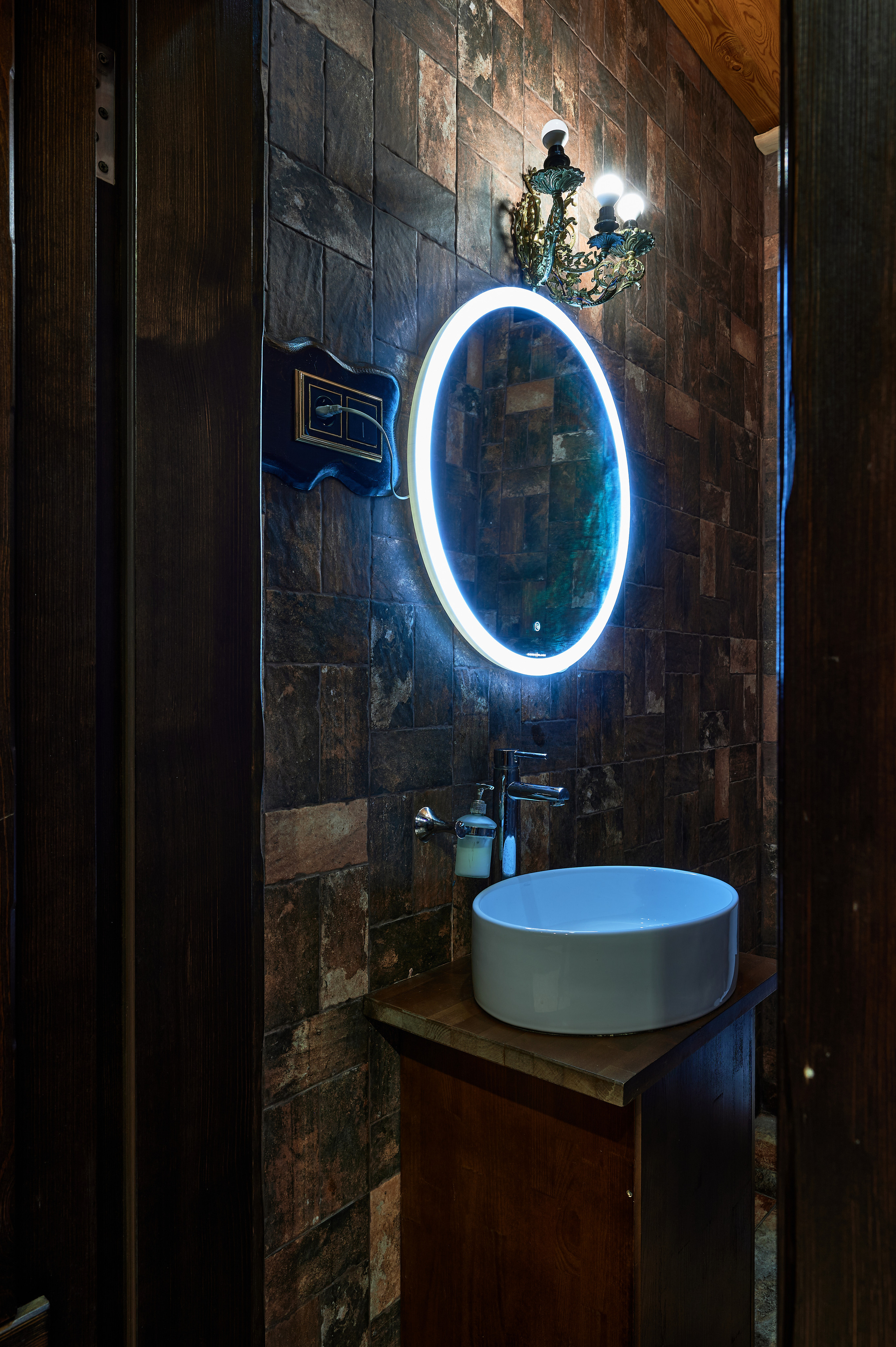 туалет круглое зеркало темные оттенки 