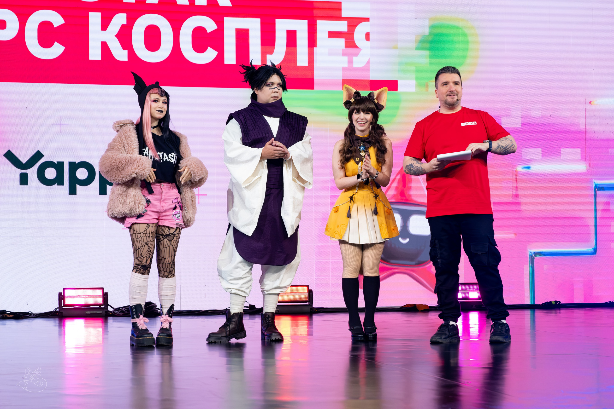 Сцена РЭД ЭКСПО 2024. Косплей фотограф