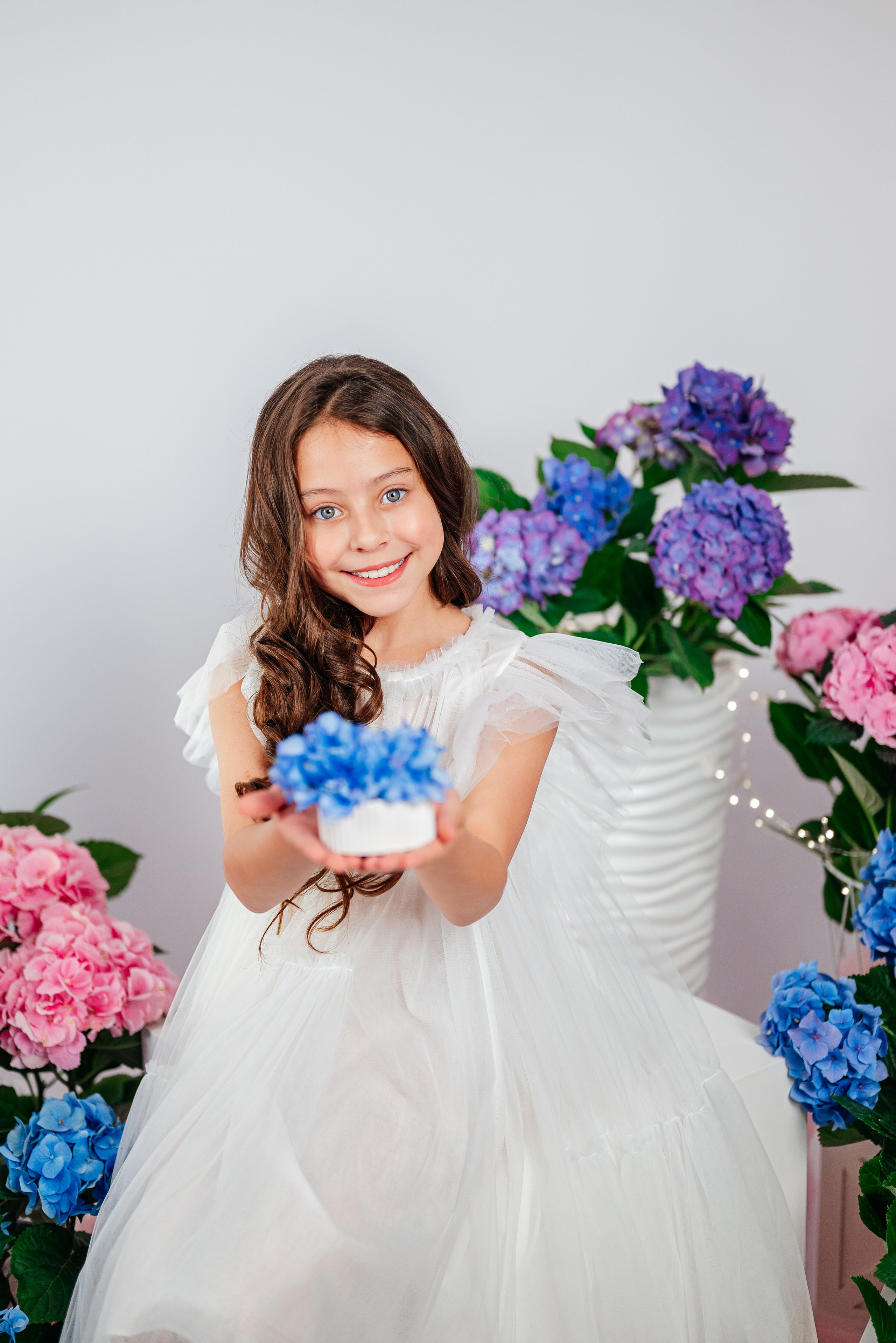 Вероника и гортензии. Семейный фотограф в Краснодаре