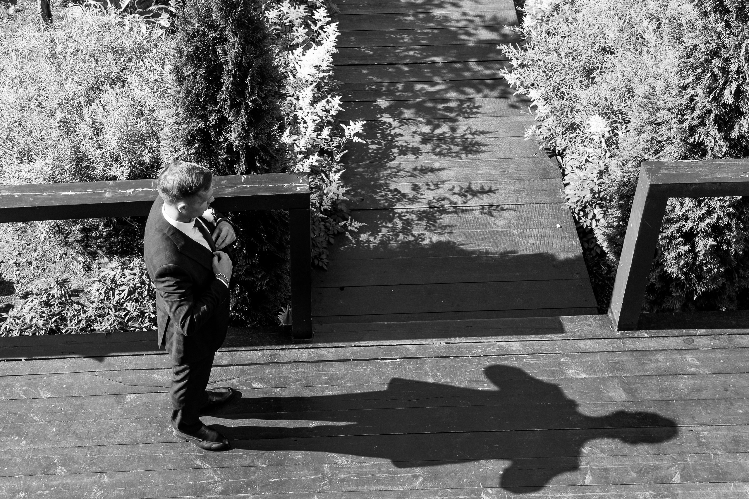 Жених на выездной регистрации