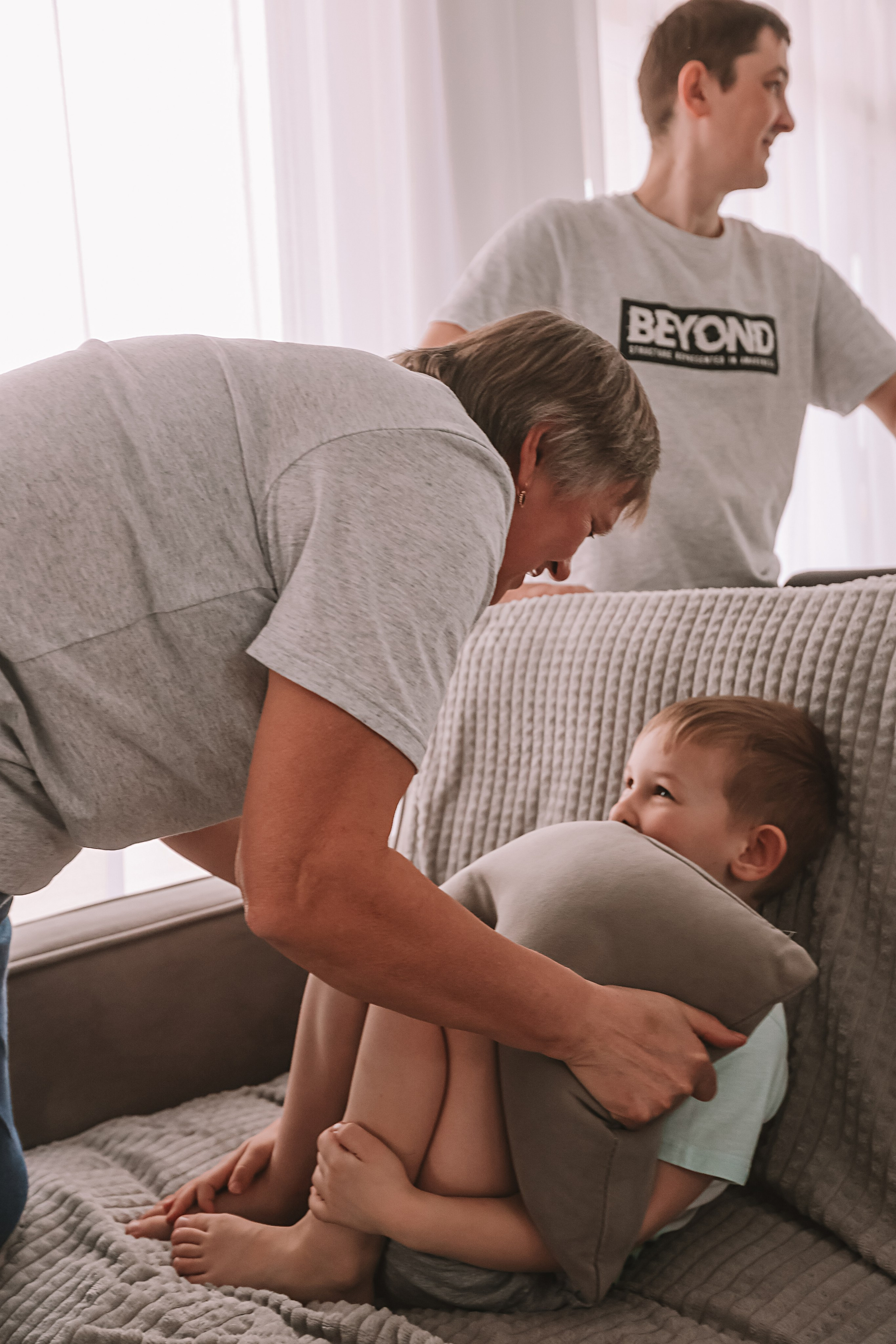 Семейная в домике (репортаж). Семейный фотограф Тюмень, фотограф на роды Салмина Мария