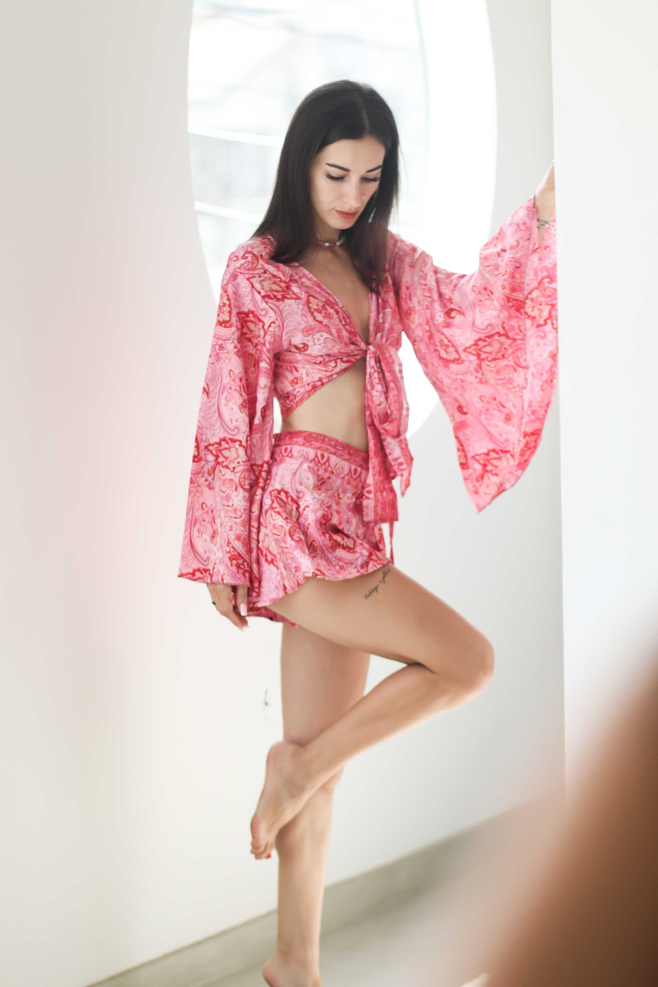 Коллекция купальников бикини. Фотограф на Шри-Ланке