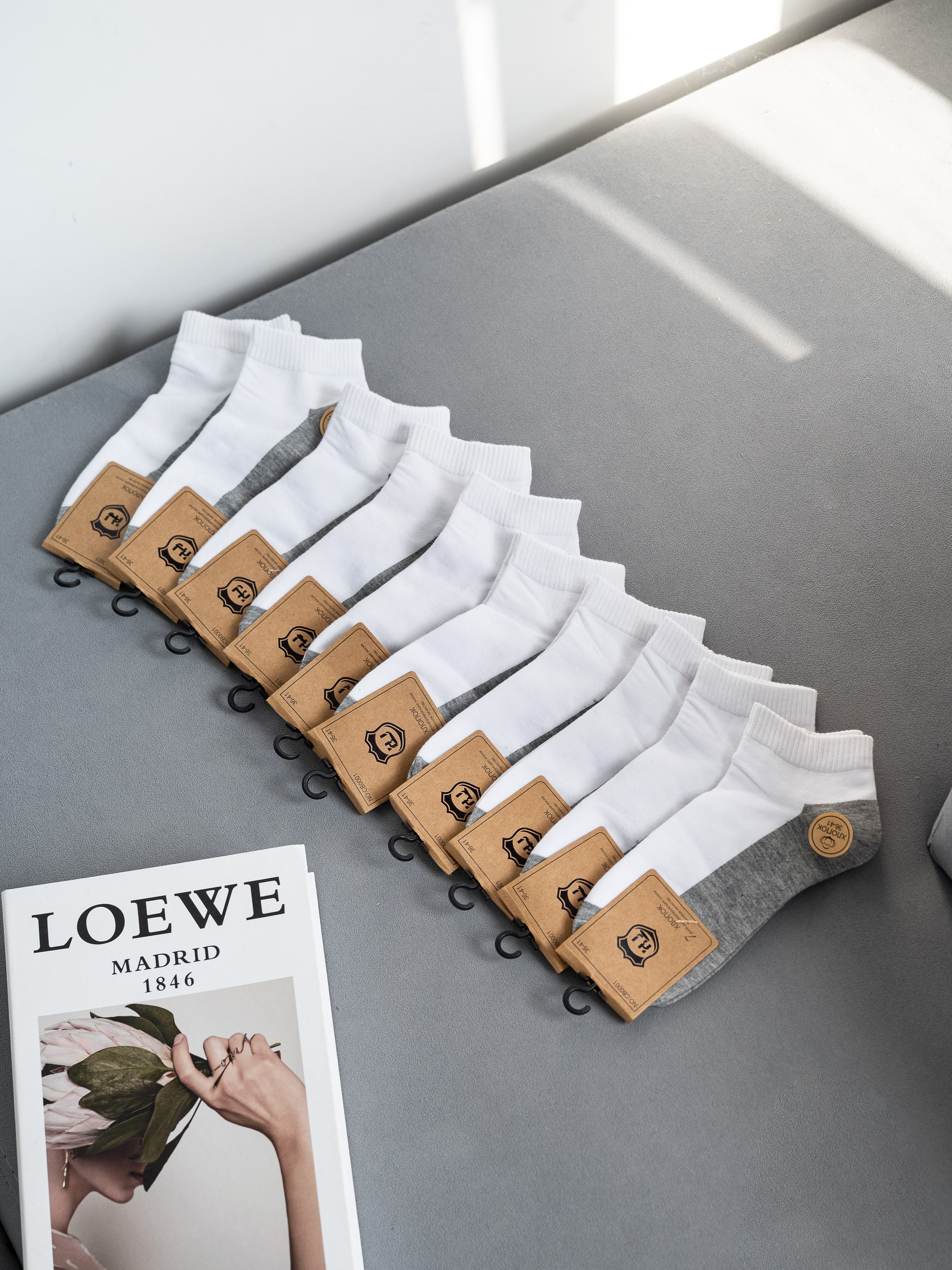 Носки съемка в студии (модель+предметка). Предметный фотограф, фото для маркетплейсов Пятигорск, КМВ