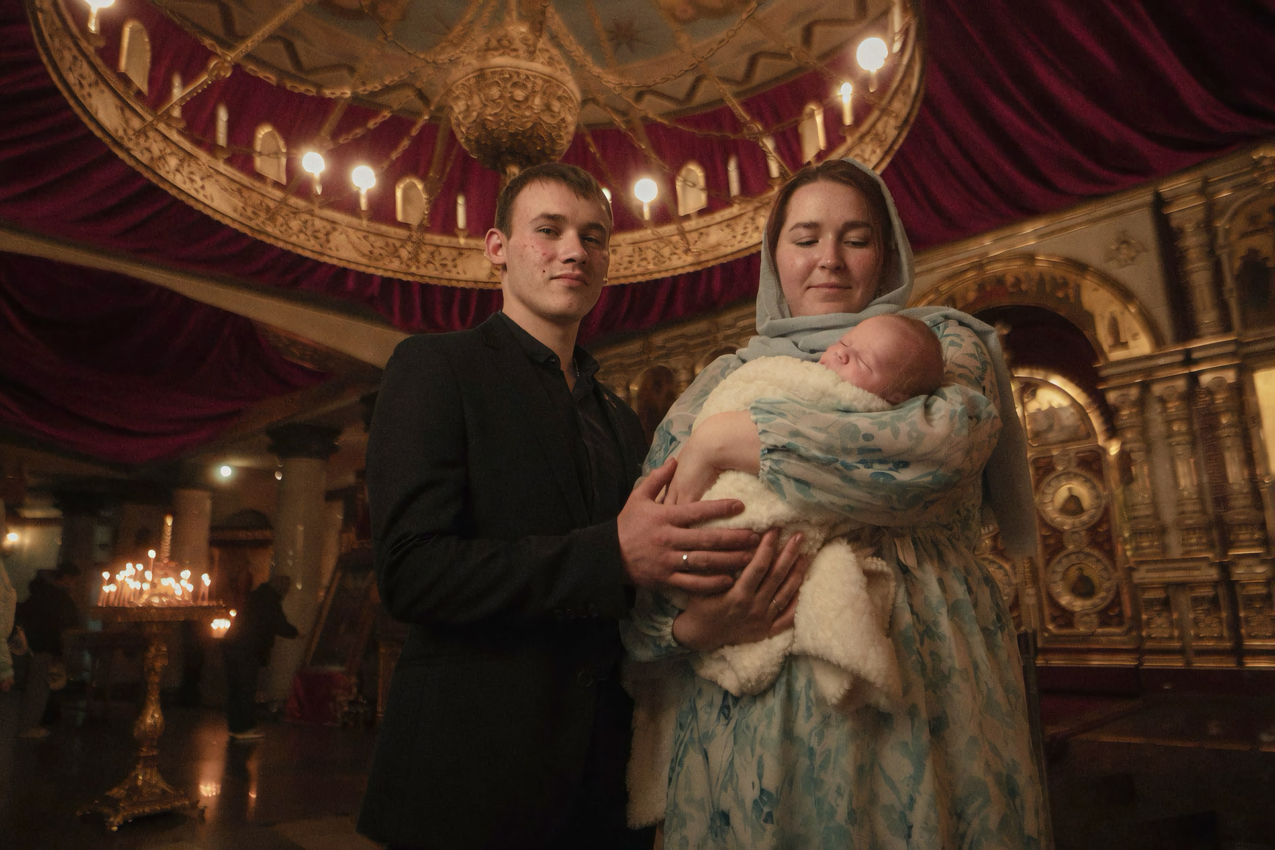 Таинство Крещения в Храме на Крови: работа фотографа и видеографа. Сдержанная эстетика, соблюдение церковного этикета и иерархического регистра. Илья Антропов, Екатеринбург.