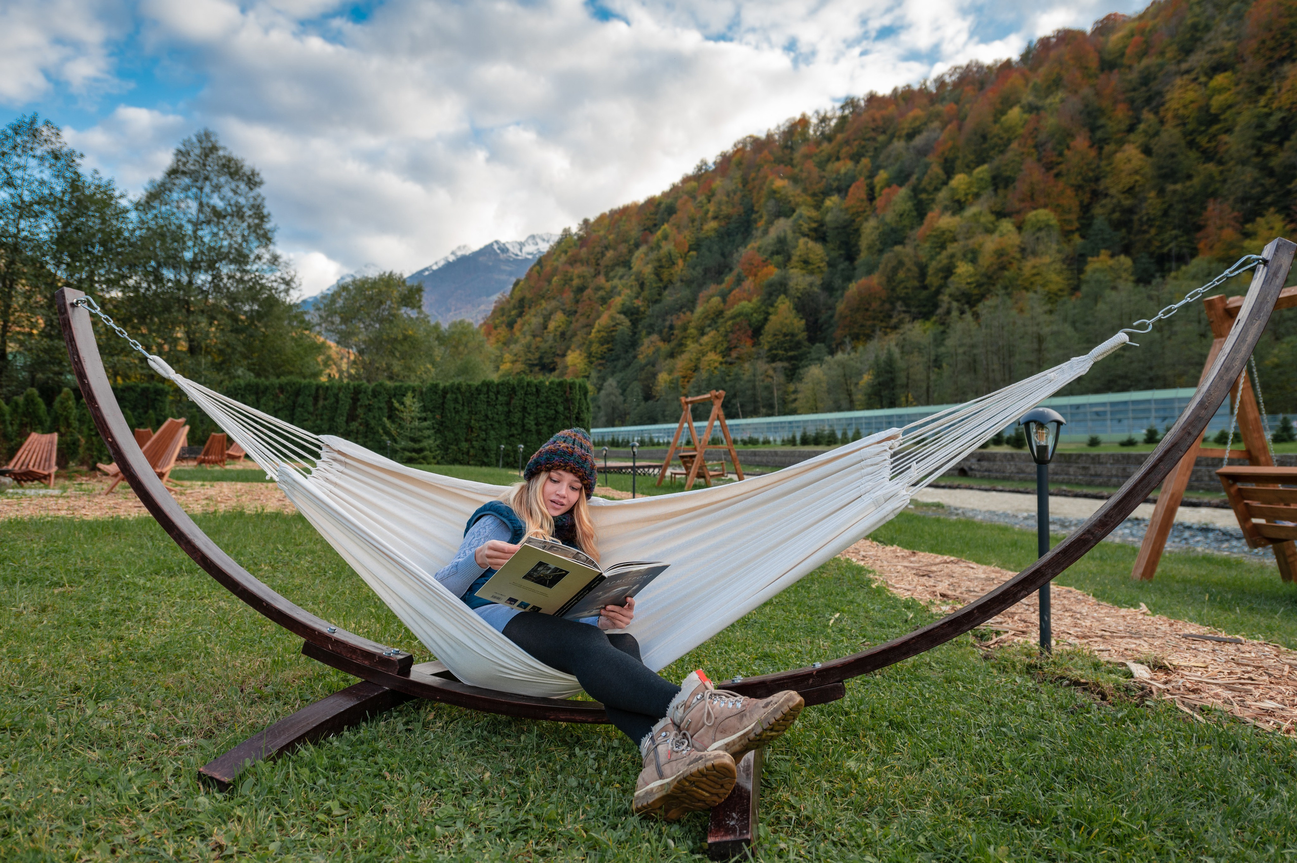 Контент съемка места для отдыха на курорте Газпром Поляна «Мзымта Пляж». Репортажный фотограф в Красной Поляне и Сочи Павлюченко Екатерина