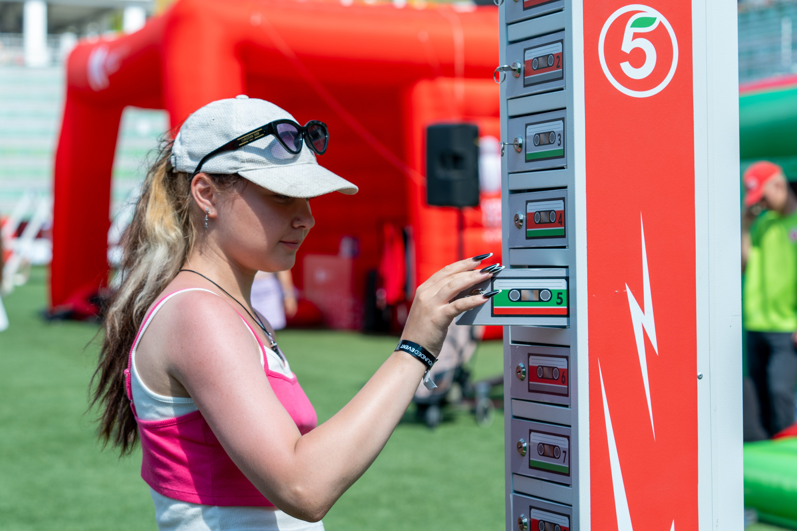 Фотоотчет партнеской интеграции для сети «Пятерочка» на фестивале «Grounded». Репортажный фотограф в Красной Поляне и Сочи Павлюченко Екатерина