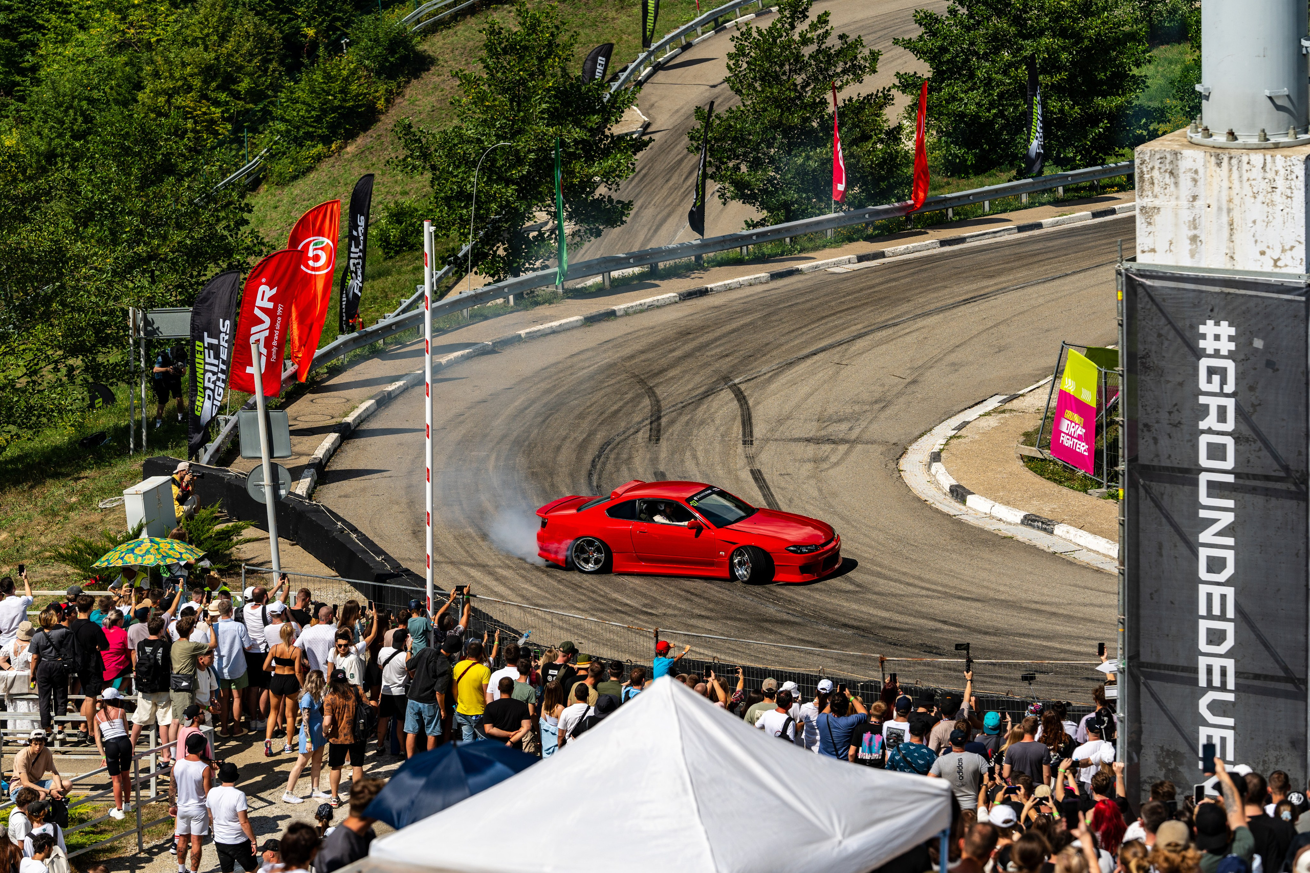 Автомобильные дрифт-гонки в рамках фестиваля Grounded 2024. Репортажный фотограф в Красной Поляне и Сочи Павлюченко Екатерина
