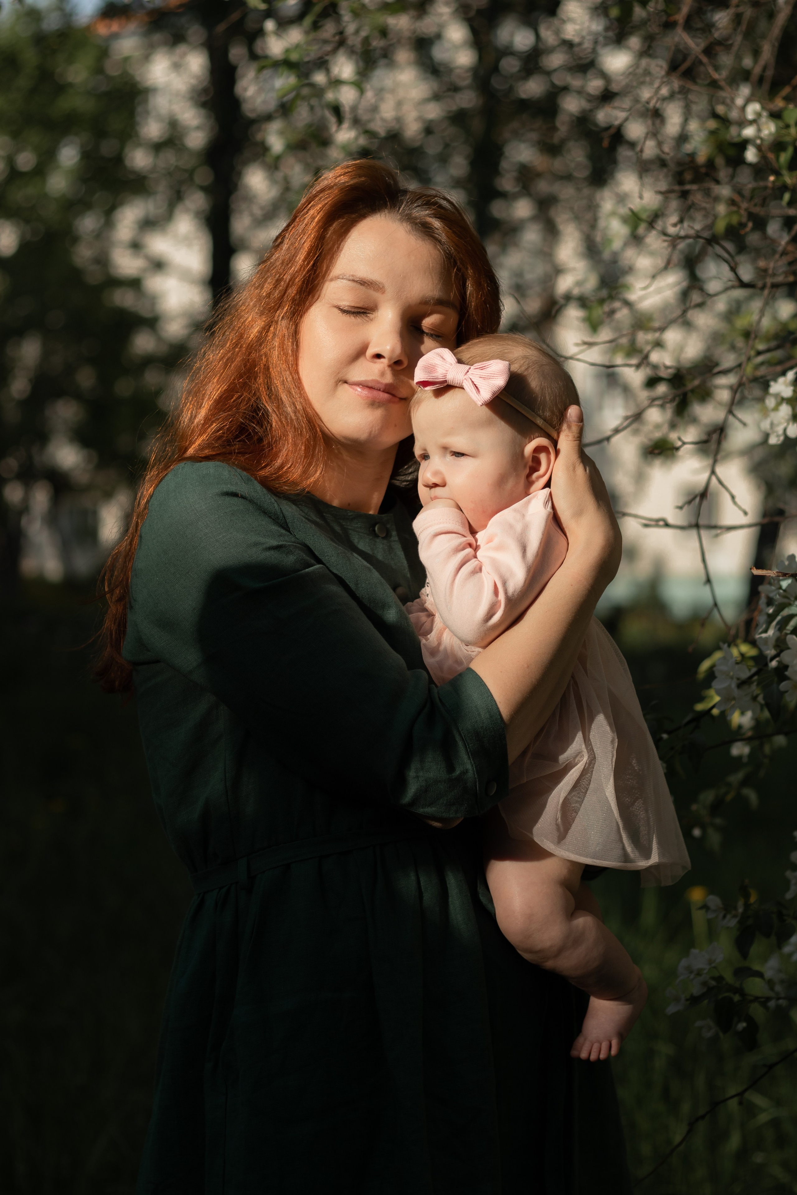 Цветущая майская семья