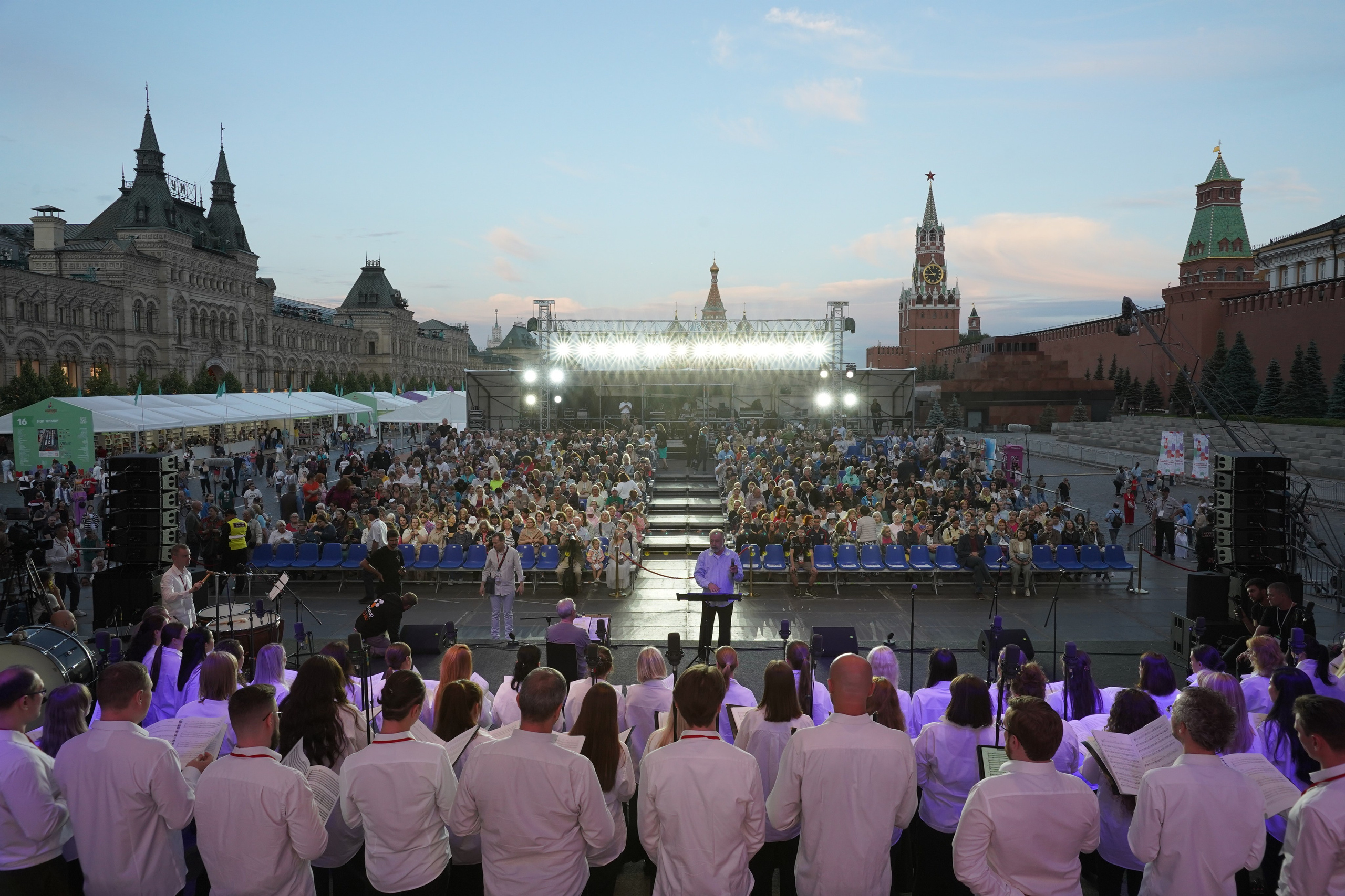 Книжный фестиваль на Красной Площади. Фотограф в Москве — Георгий Чернышов