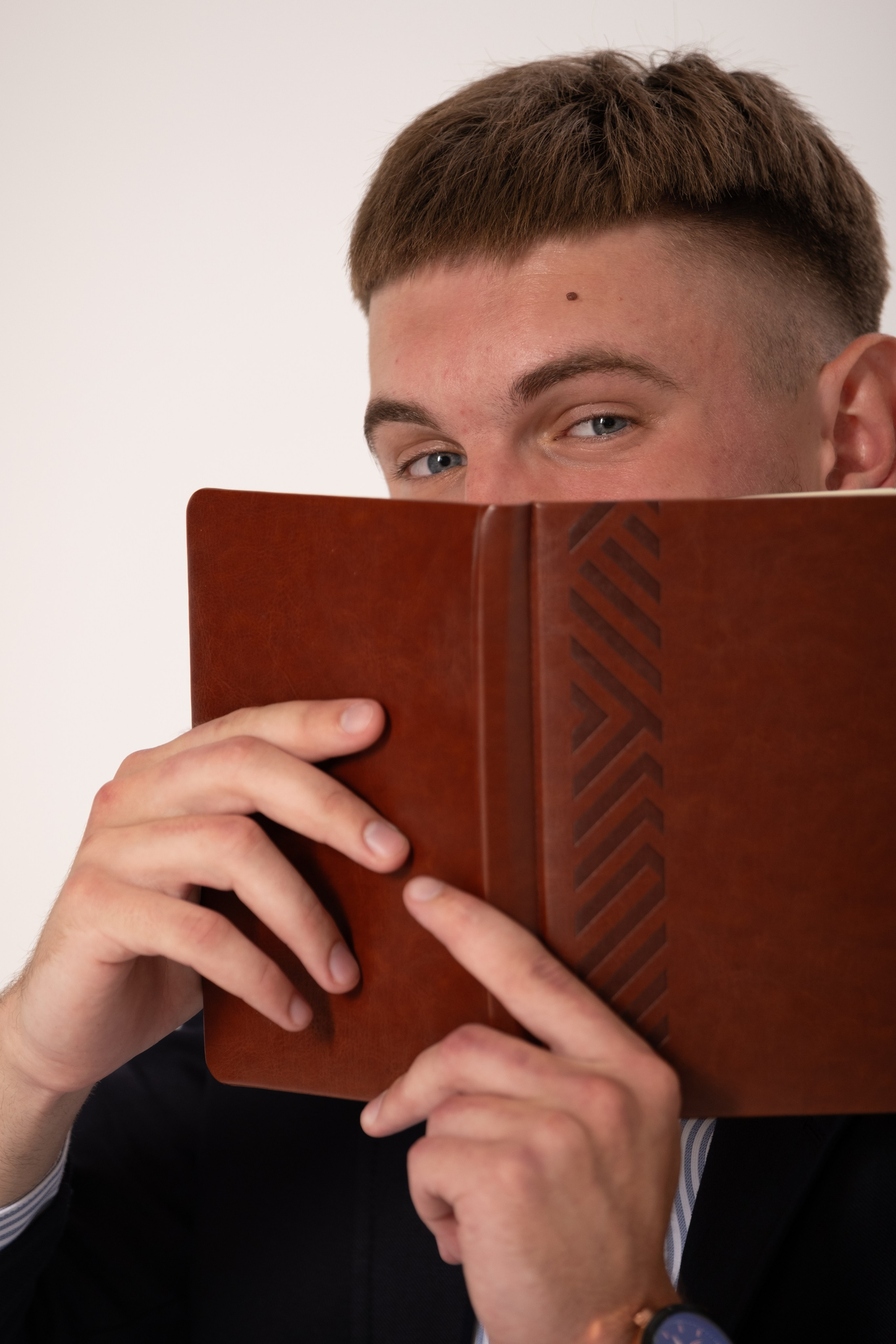 Владимир. Профессиональная фотосъемка в Крыму. Натуральные эмоции и живые кадры. Забронируйте дату прямо сейчас!