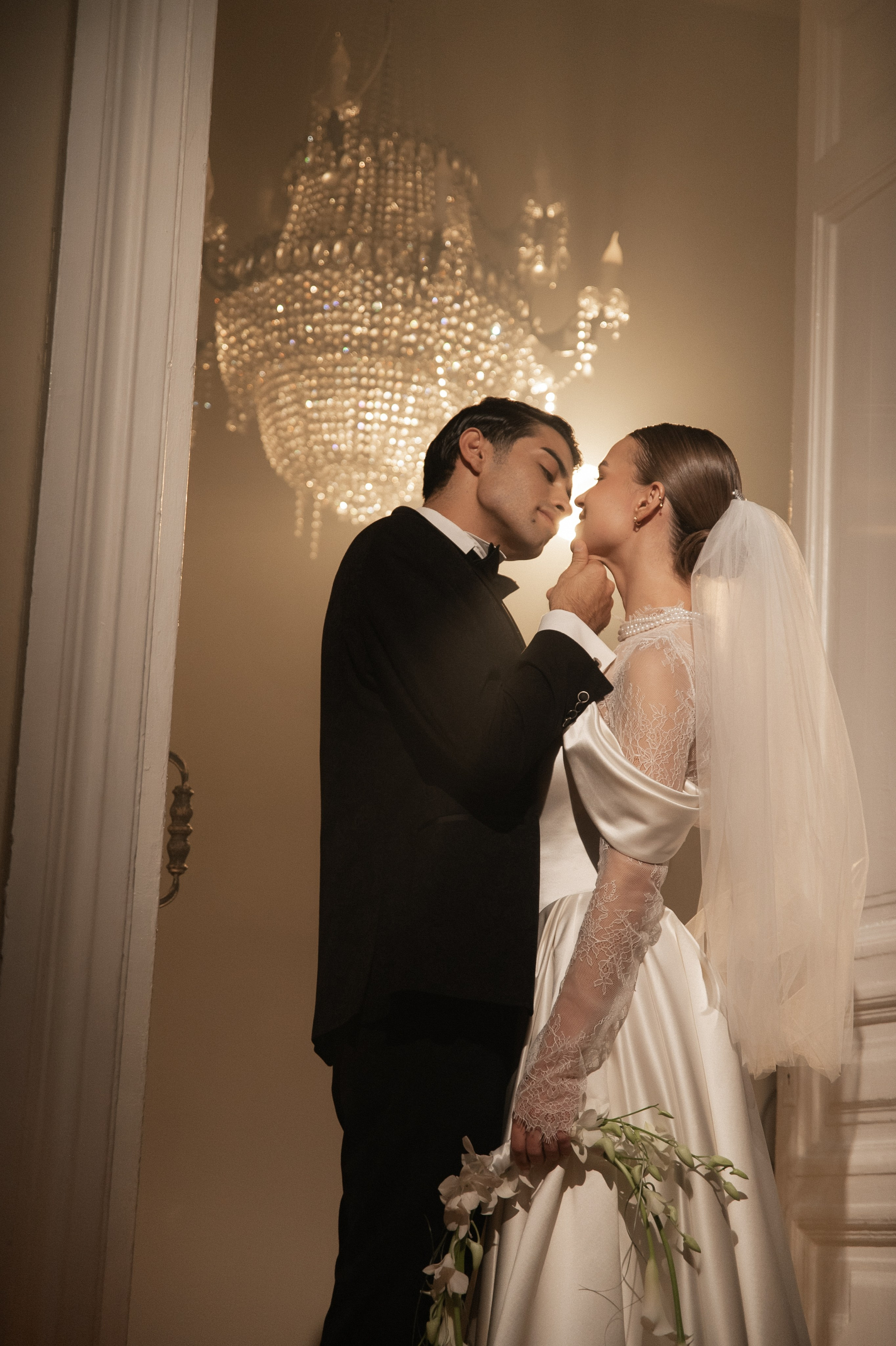 Камерный свадебный ужин при свечах в старинном особняке в фотостудии 21. Kult. Ярослава Ерина — свадебный фотограф в Москве