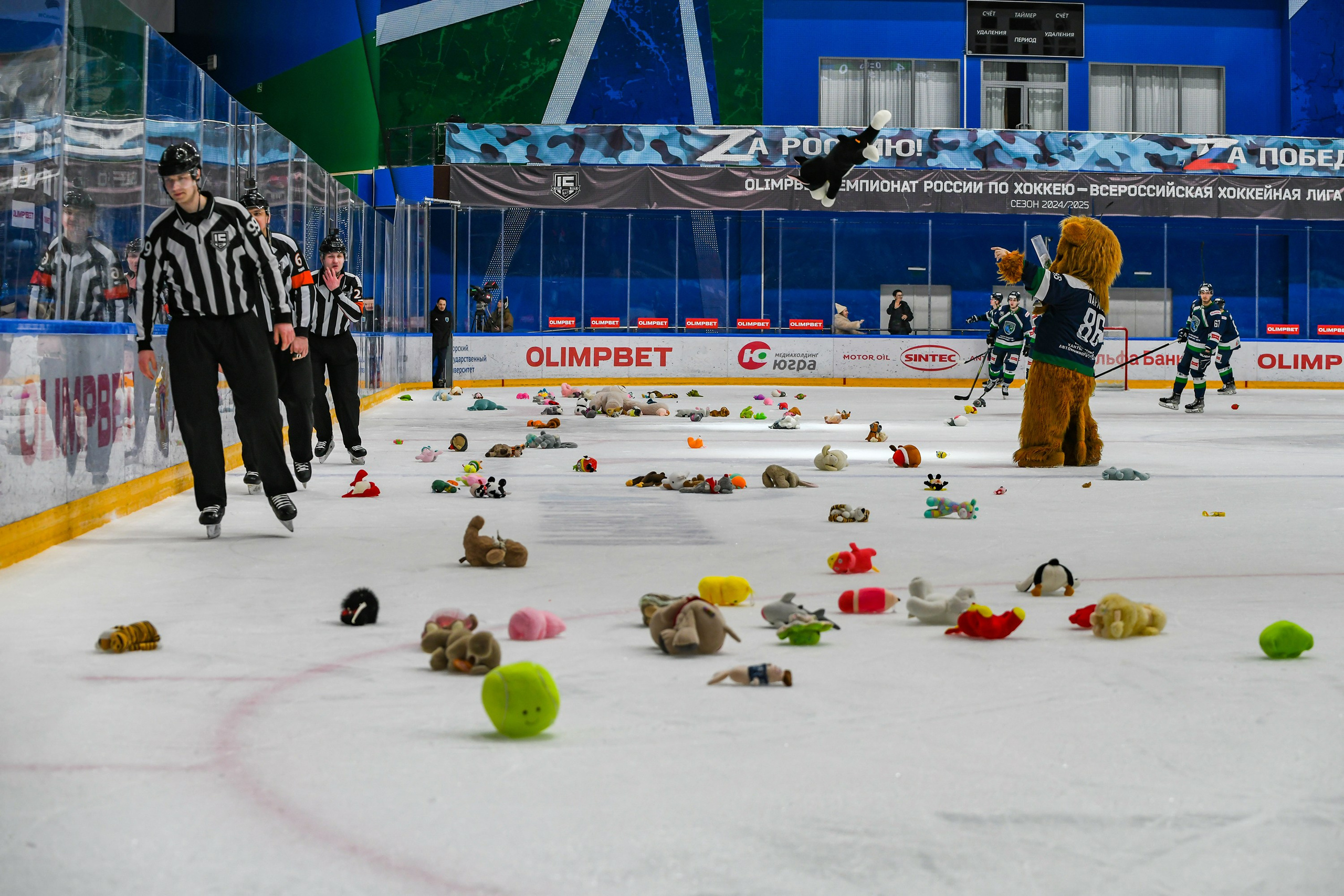 Матчи регулярного чемпионата ВХЛ. Фотограф в Ханты-Мансийске Евгений Жуланов