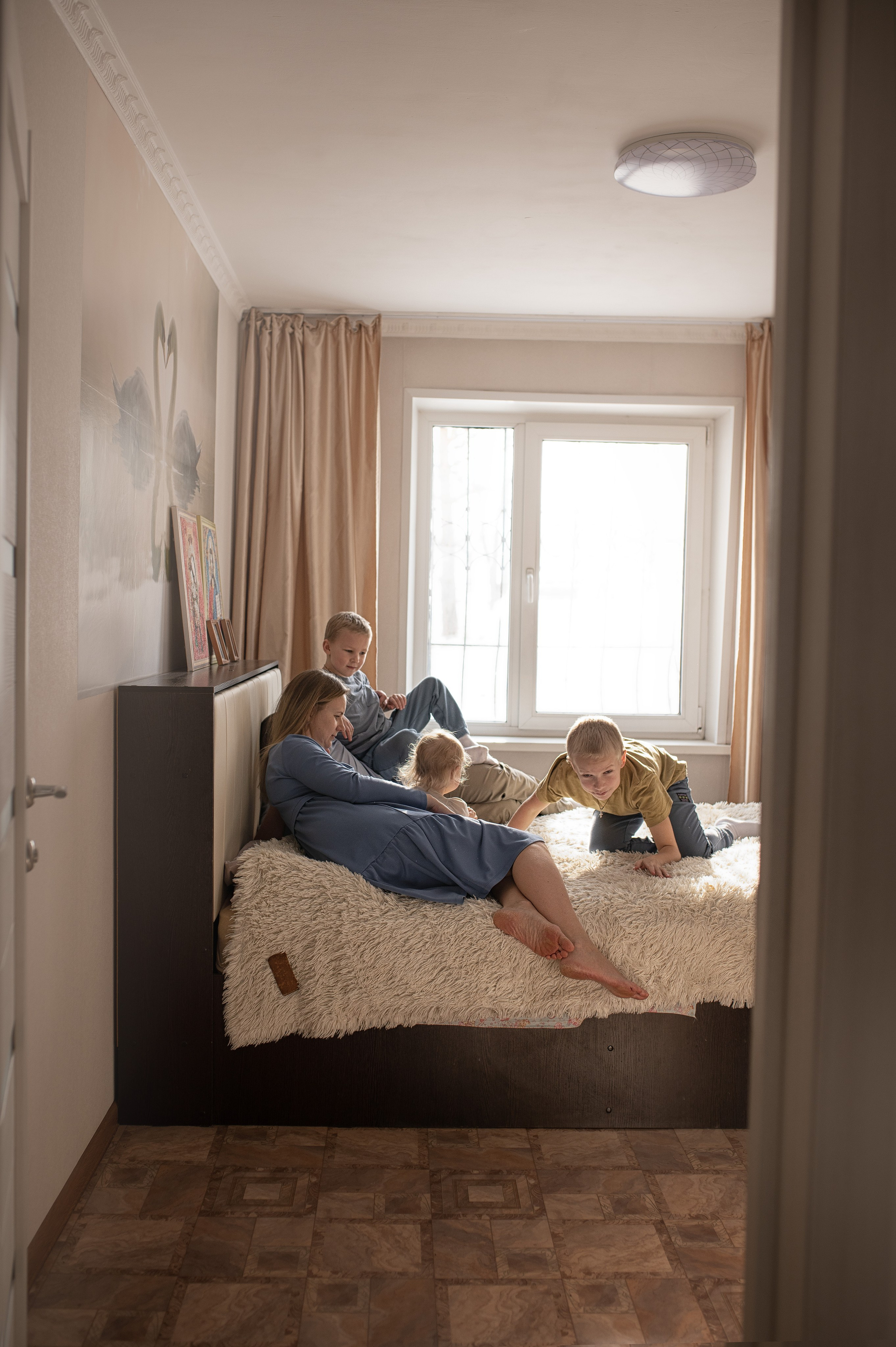 Семья Ляминых дома. Фотографы крещения/венчания  Красноярск Татьяна и Вячеслав Переваловы