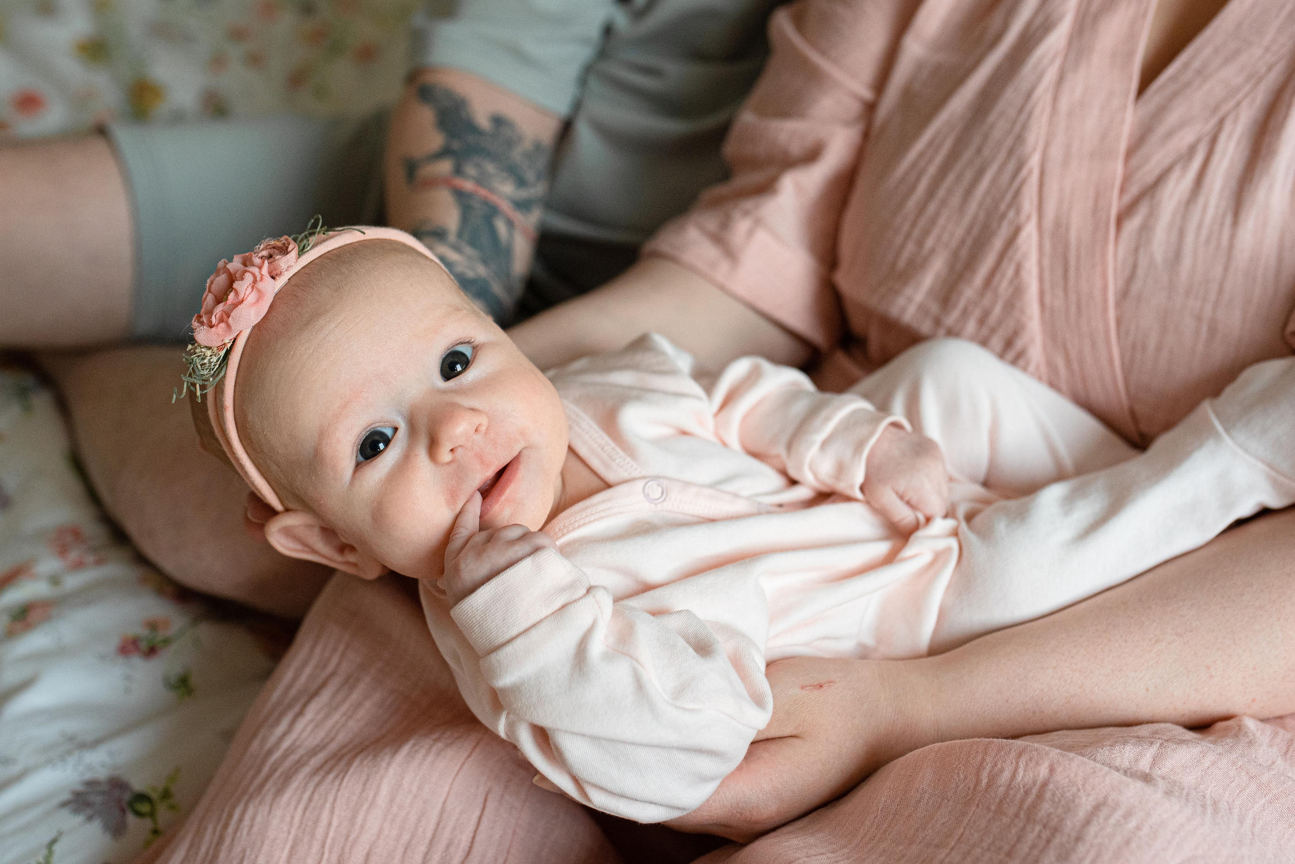 Мария, 3 месяца (домашняя фотосессия в стиле Lifestyle). Фотограф новорожденных в Екатеринбурге Лена Ильина