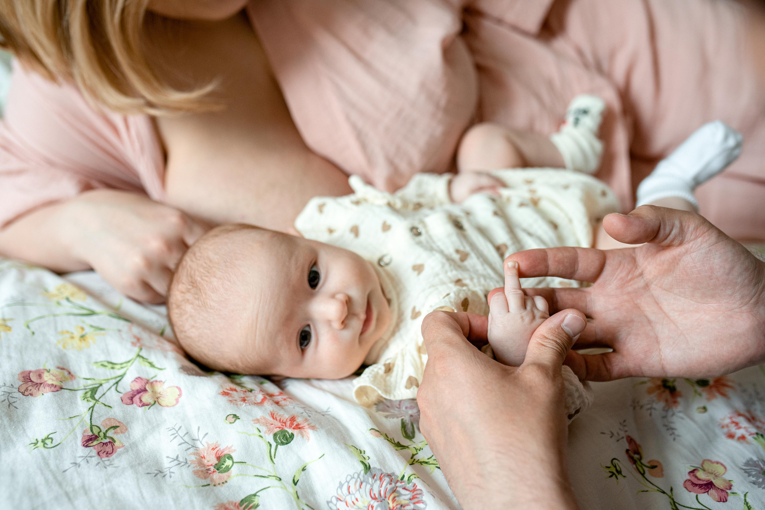Мария, 3 месяца (домашняя фотосессия в стиле Lifestyle). Фотограф новорожденных в Екатеринбурге Лена Ильина