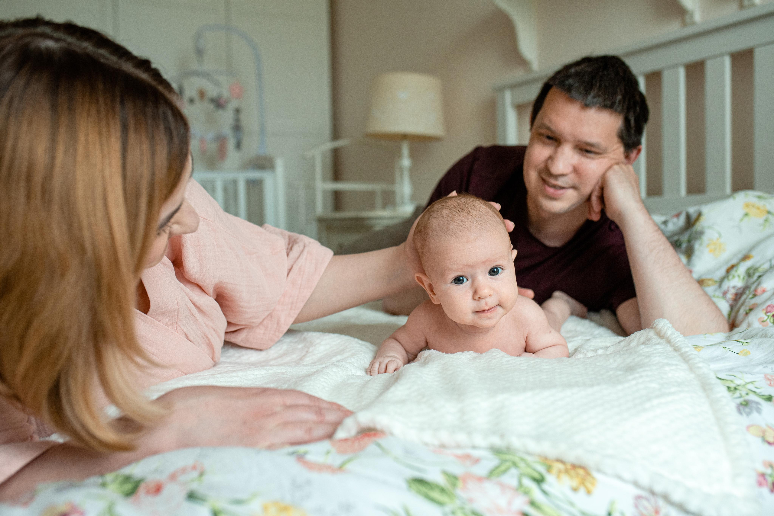 Мария, 3 месяца (домашняя фотосессия в стиле Lifestyle). Фотограф новорожденных в Екатеринбурге Лена Ильина